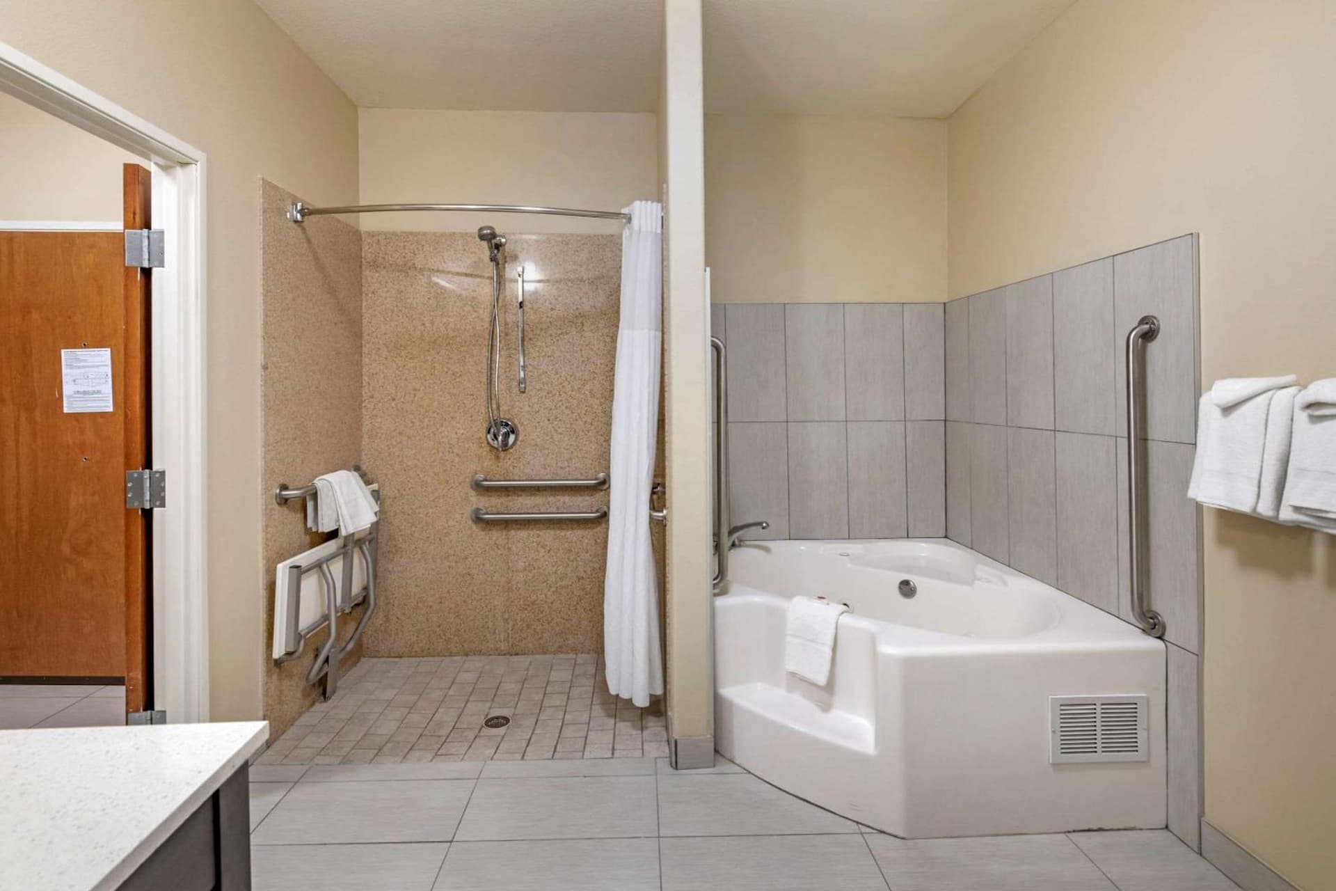 Comfort Inn & Suites Lubbock West gallery photo in Lubbock, TX — image 22