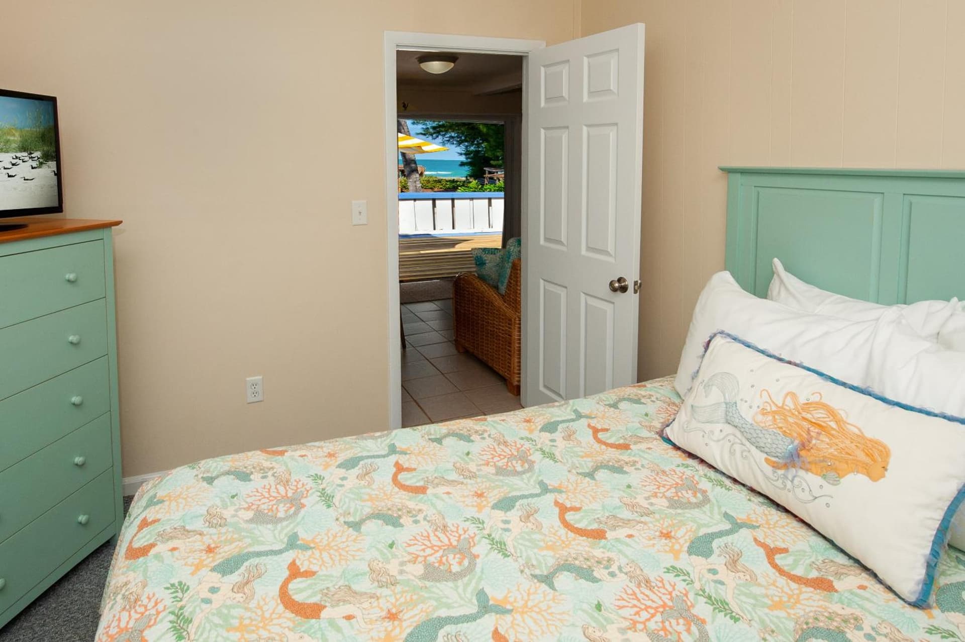 Cedar Cove Resort & Cottages interior in Holmes Beach, FL — gallery photo 2