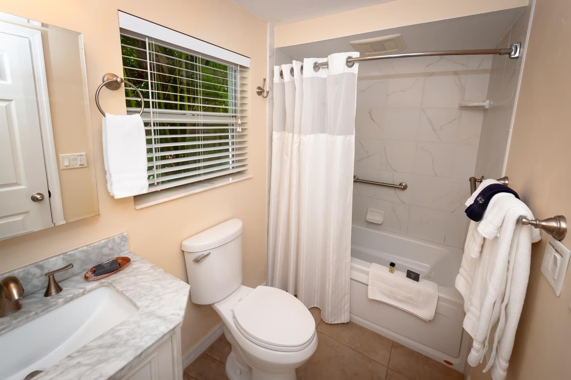 Cedar Cove Resort & Cottages gallery photo in Holmes Beach, FL — image 125