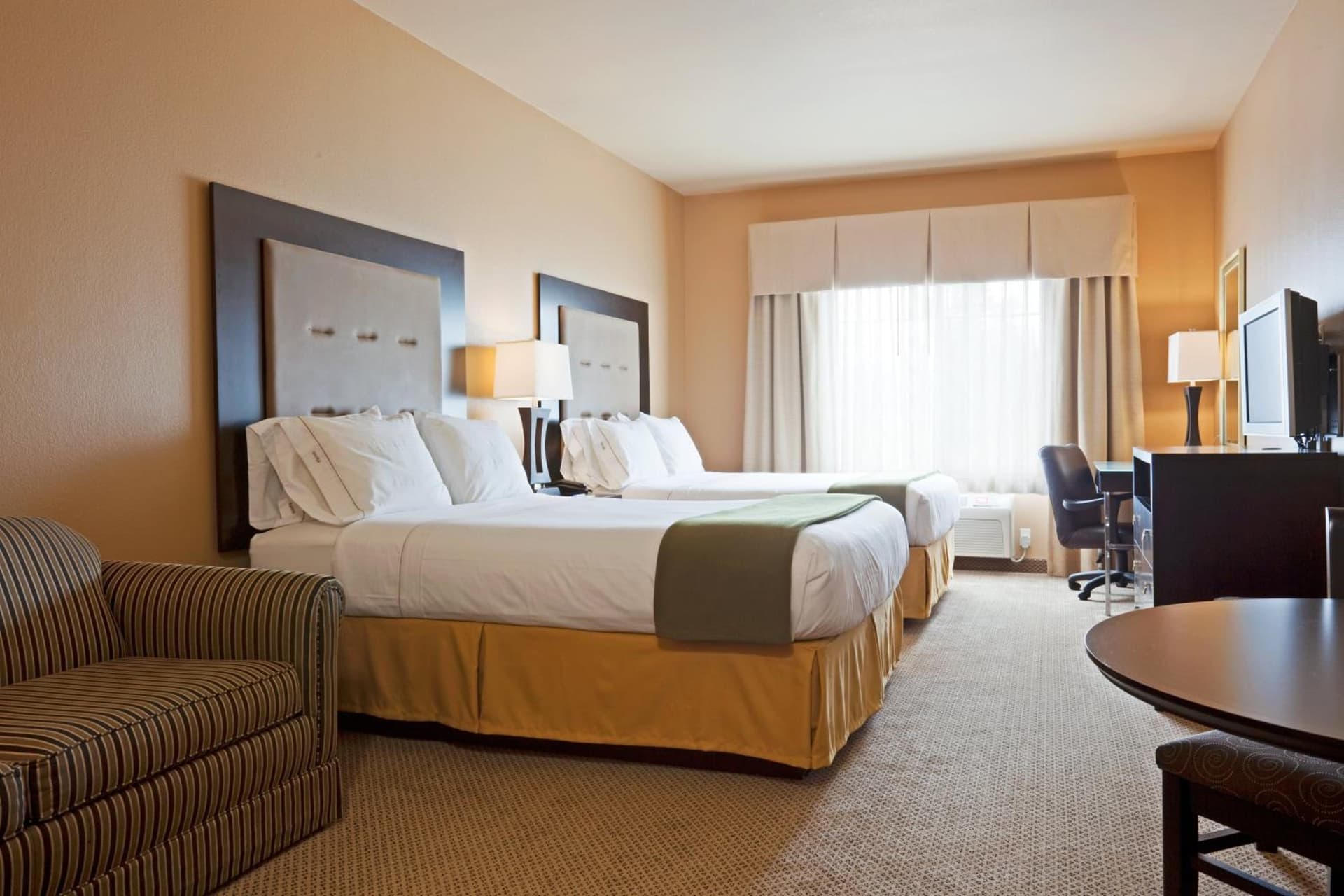 Holiday Inn Express Hotel & Suites Eau Claire North by IHG gallery photo in Lake Hallie, WI — image 10
