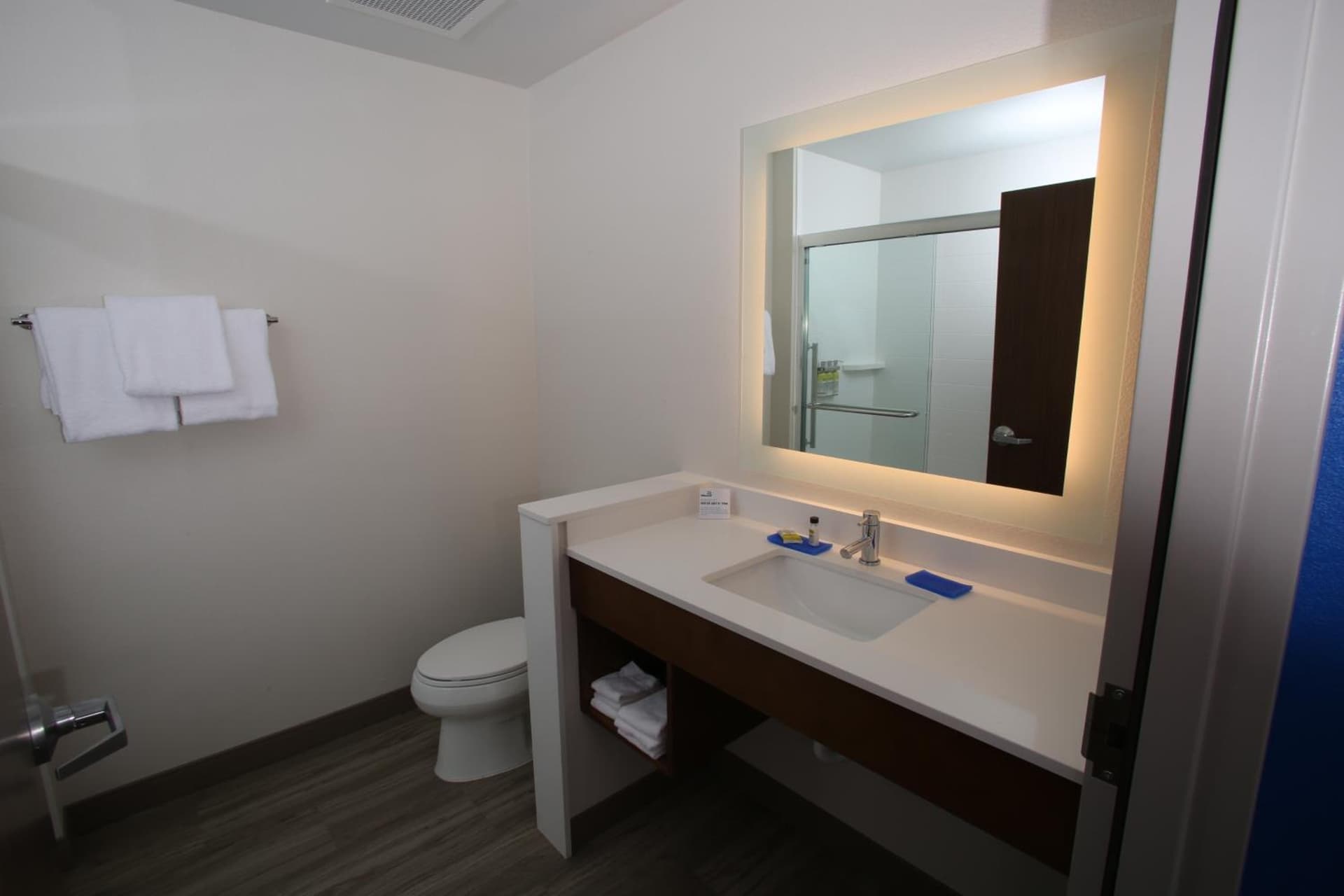 Holiday Inn Express - McCook by IHG interior in McCook, NE — gallery photo 2