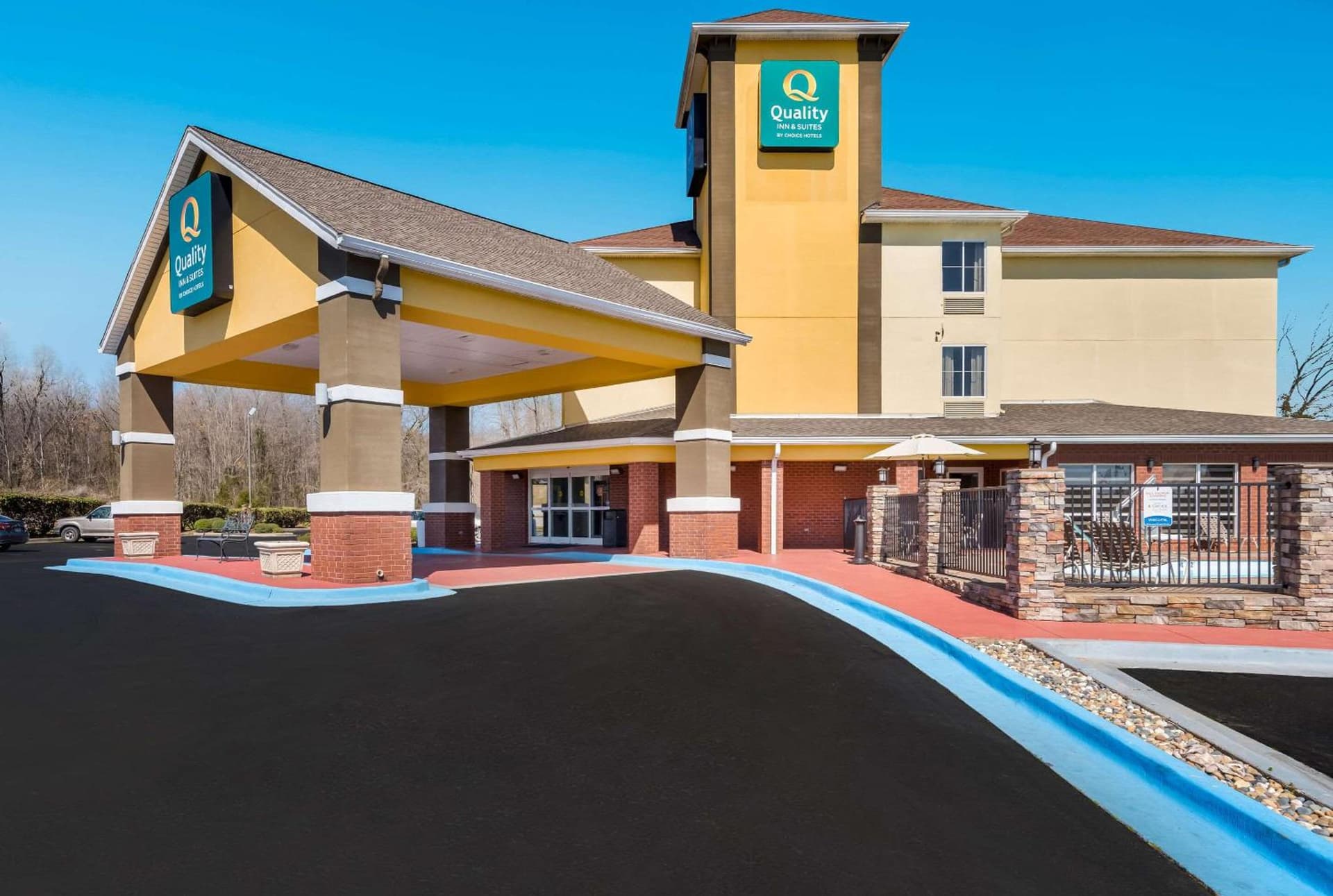 Quality Inn & Suites Huntsville Research Park Area interior in Huntsville, AL — gallery photo 2