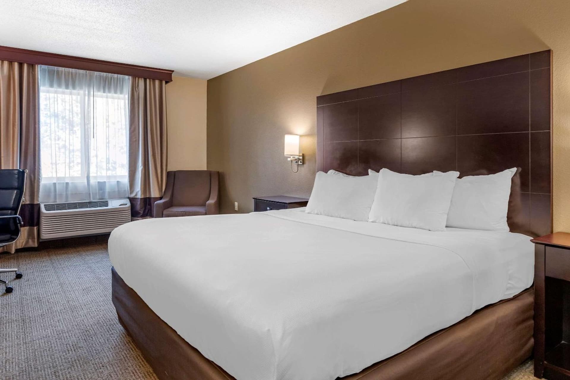 Comfort Inn & Suites Paw Paw interior in Paw Paw, MI — gallery photo 2