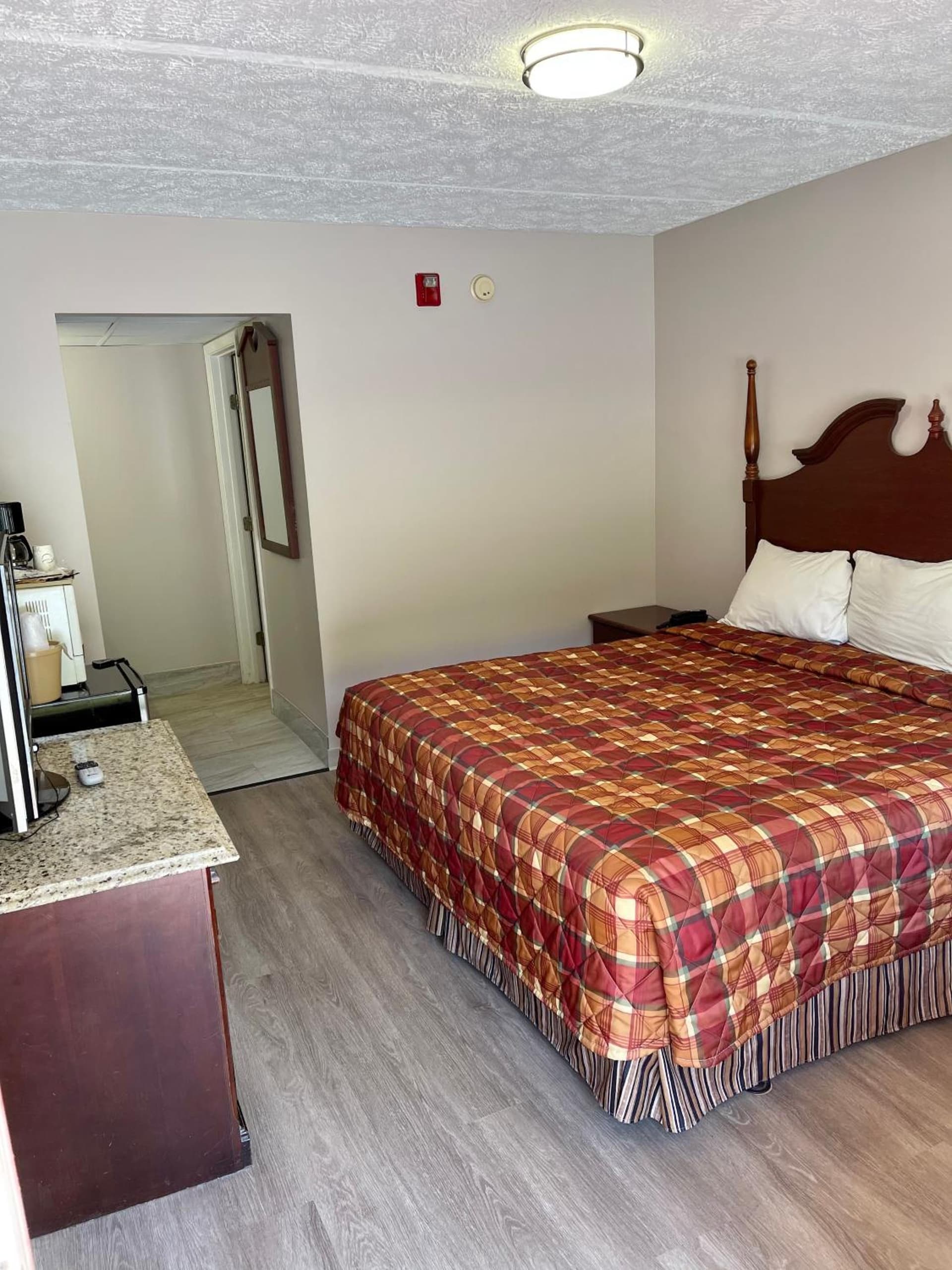 Smoky View Inn property views in Pigeon Forge, TN — gallery photo 3