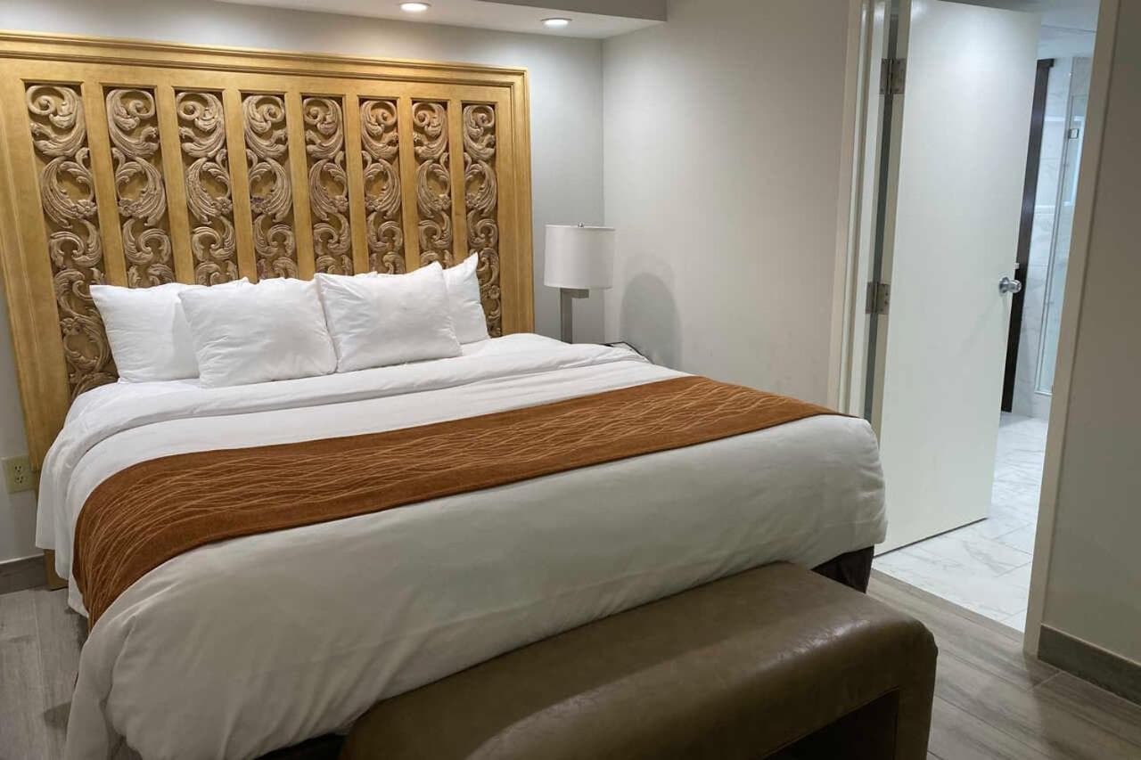 Coastal Hotel & Suites Virginia Beach - Oceanfront gallery photo in Virginia Beach, VA — image 9