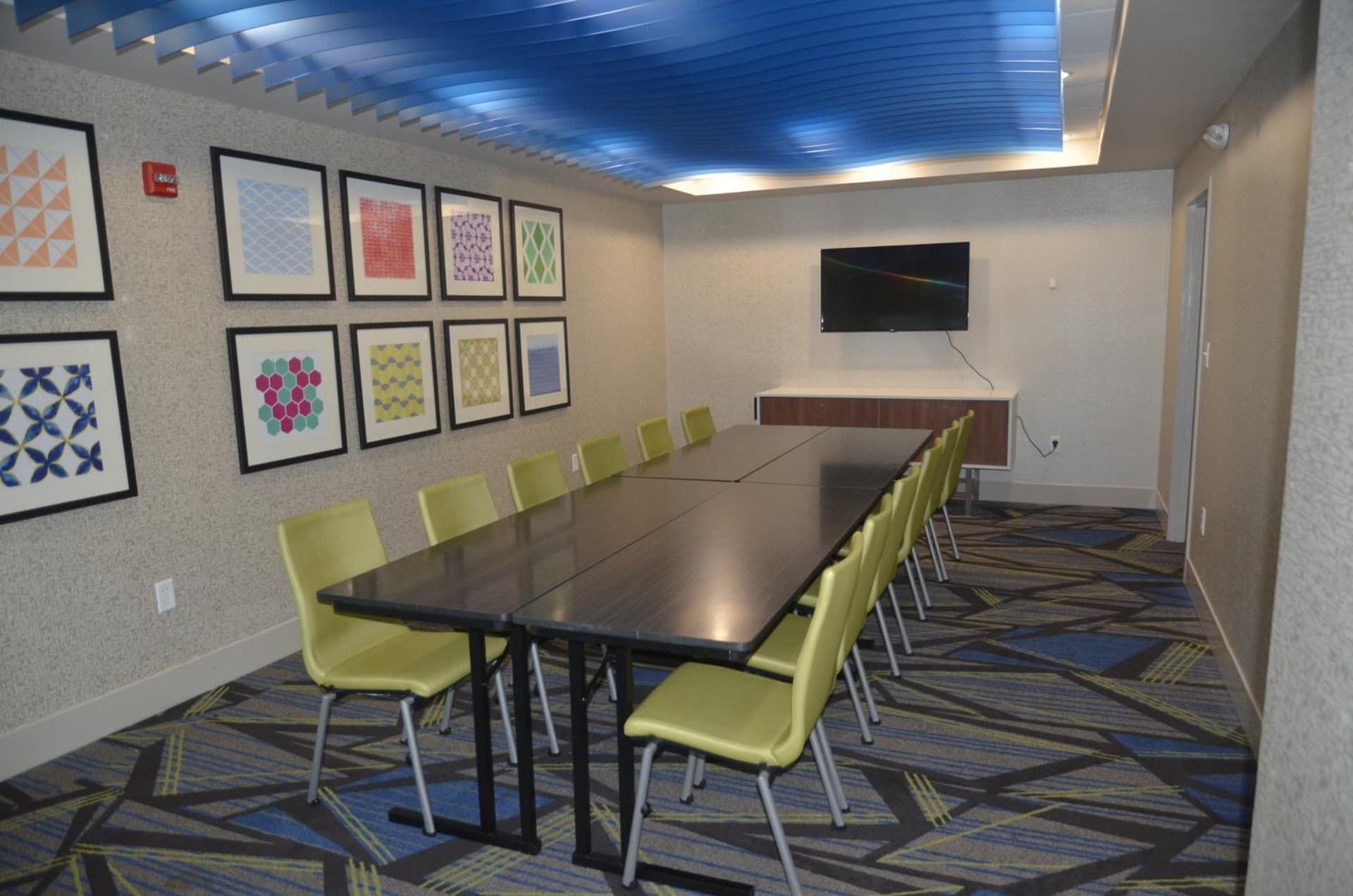 Holiday Inn Express & Suites Rochester by IHG property views in Rochester, NH — gallery photo 3