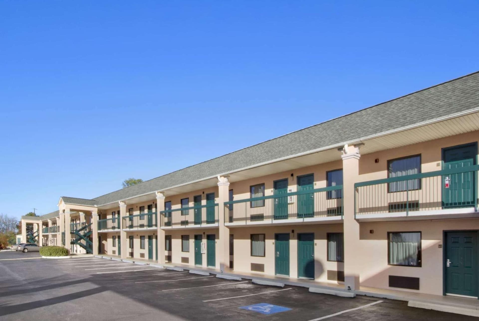 Days Inn By Wyndham Lexington-Columbia interior in Lexington, SC — gallery photo 2