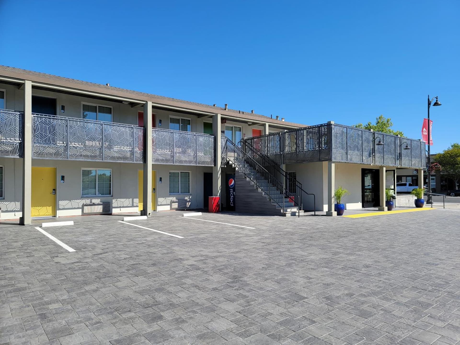 Signature Inn Santa Clara exterior or lobby in Santa Clara, CA — main listing photo