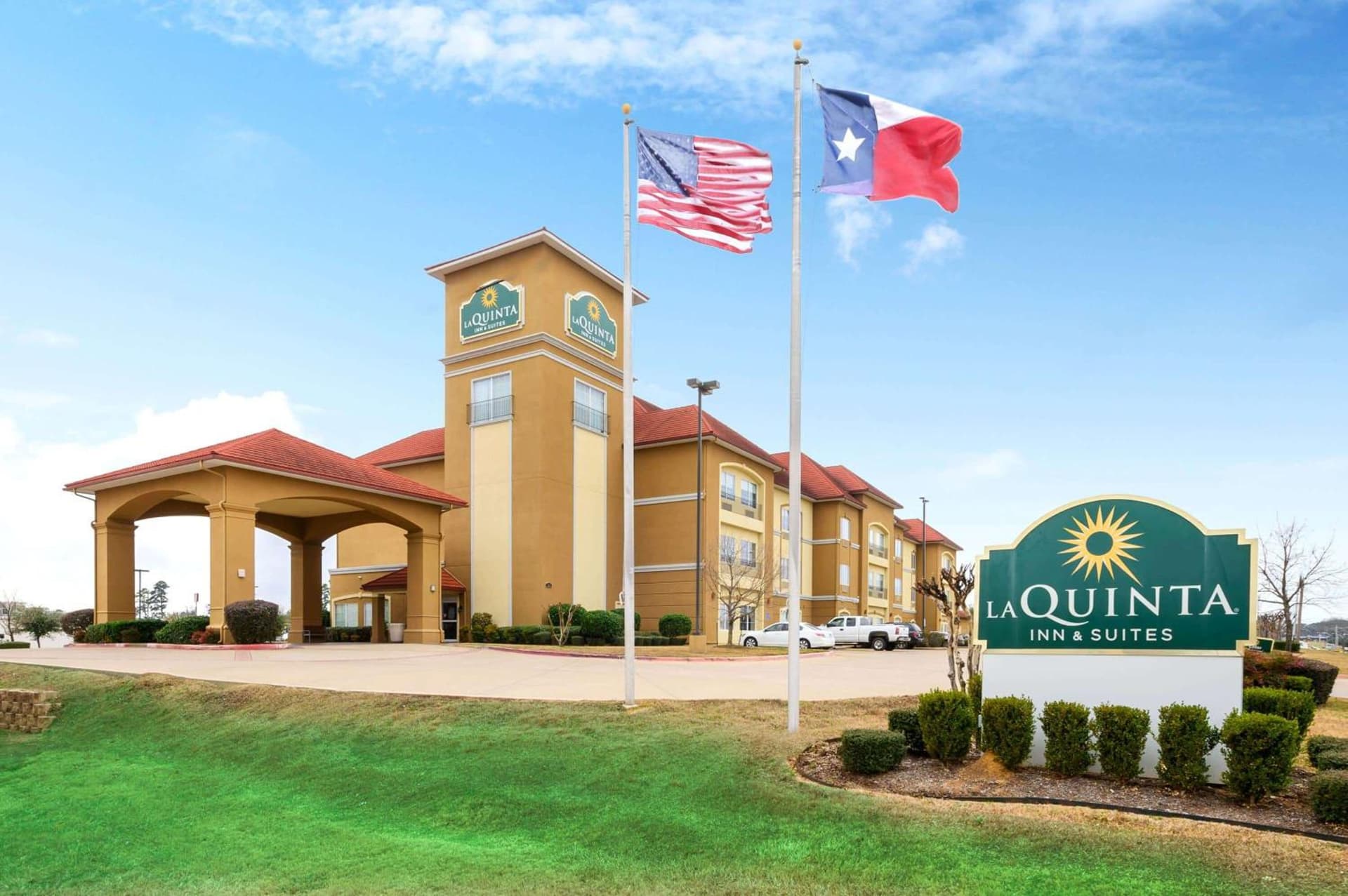 La Quinta Inn & Suites by Wyndham Longview North exterior or lobby in Longview, TX — main listing photo