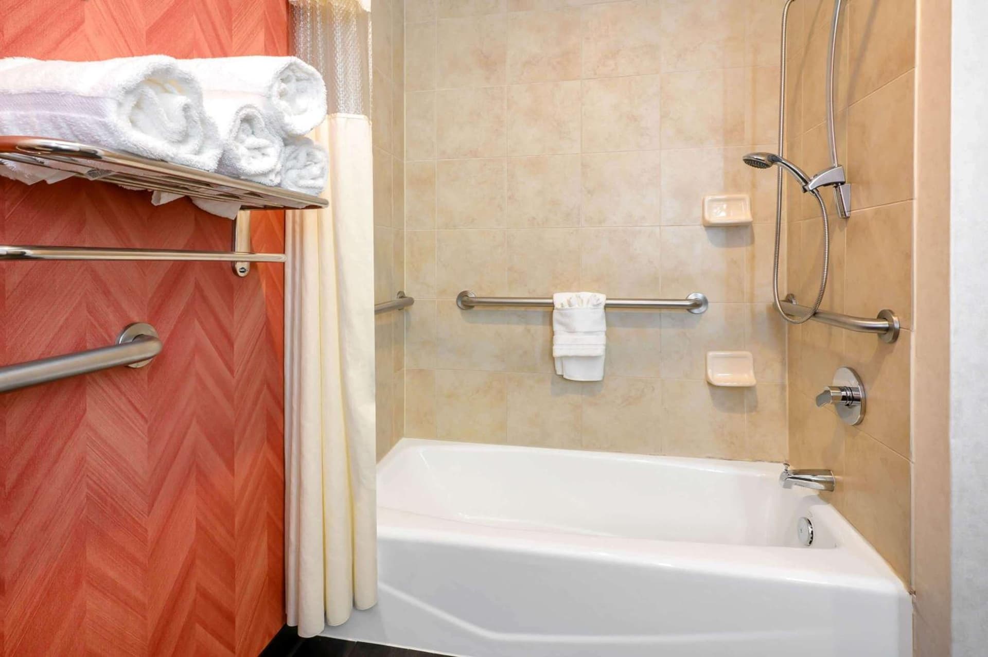 La Quinta Inn & Suites by Wyndham Longview North gallery photo in Longview, TX — image 27