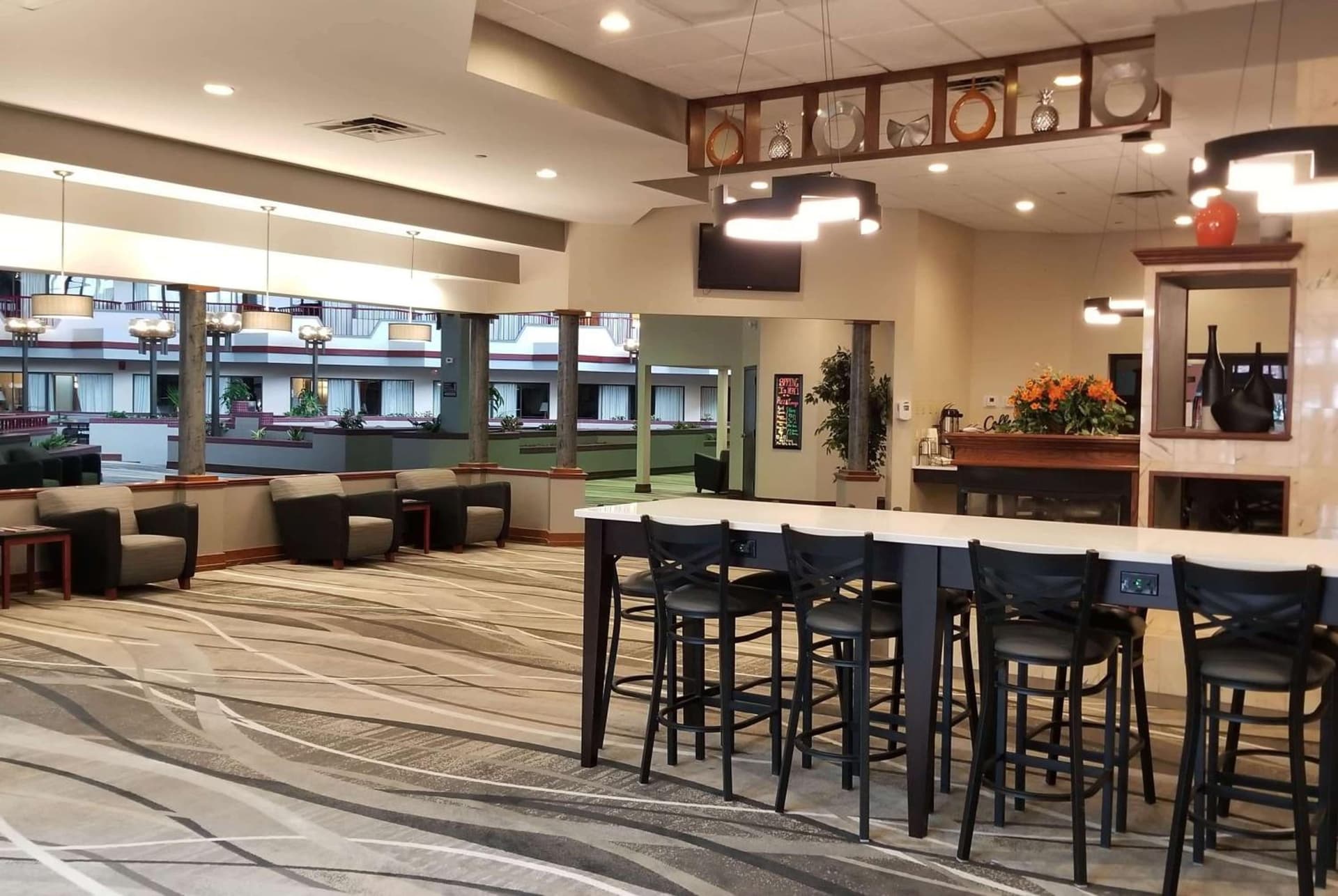 Howard Johnson by Wyndham Lima interior in Lima, OH — gallery photo 2