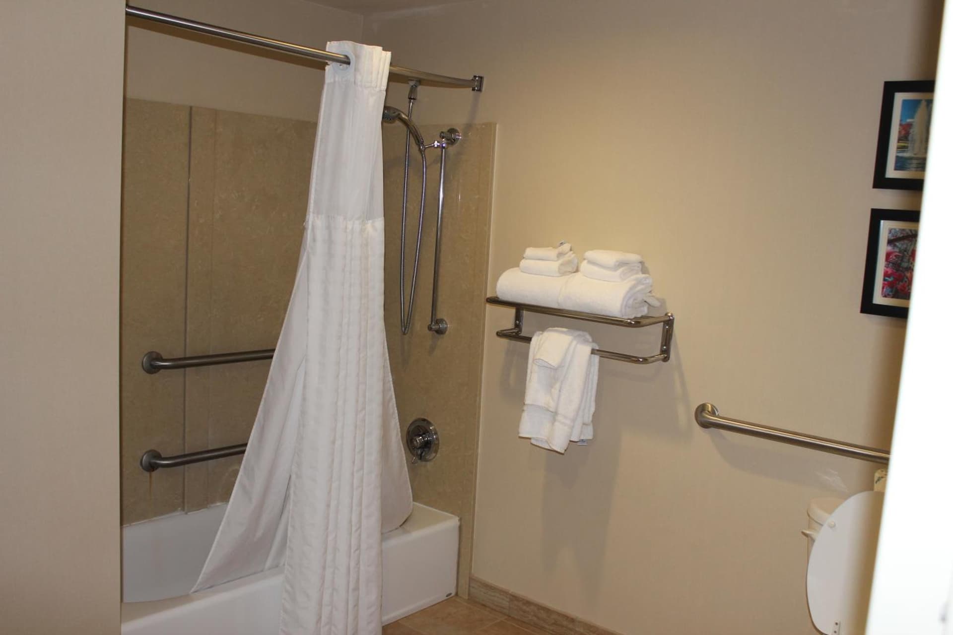 Comfort Suites Huntersville near Lake Norman gallery photo in Huntersville, NC — image 33
