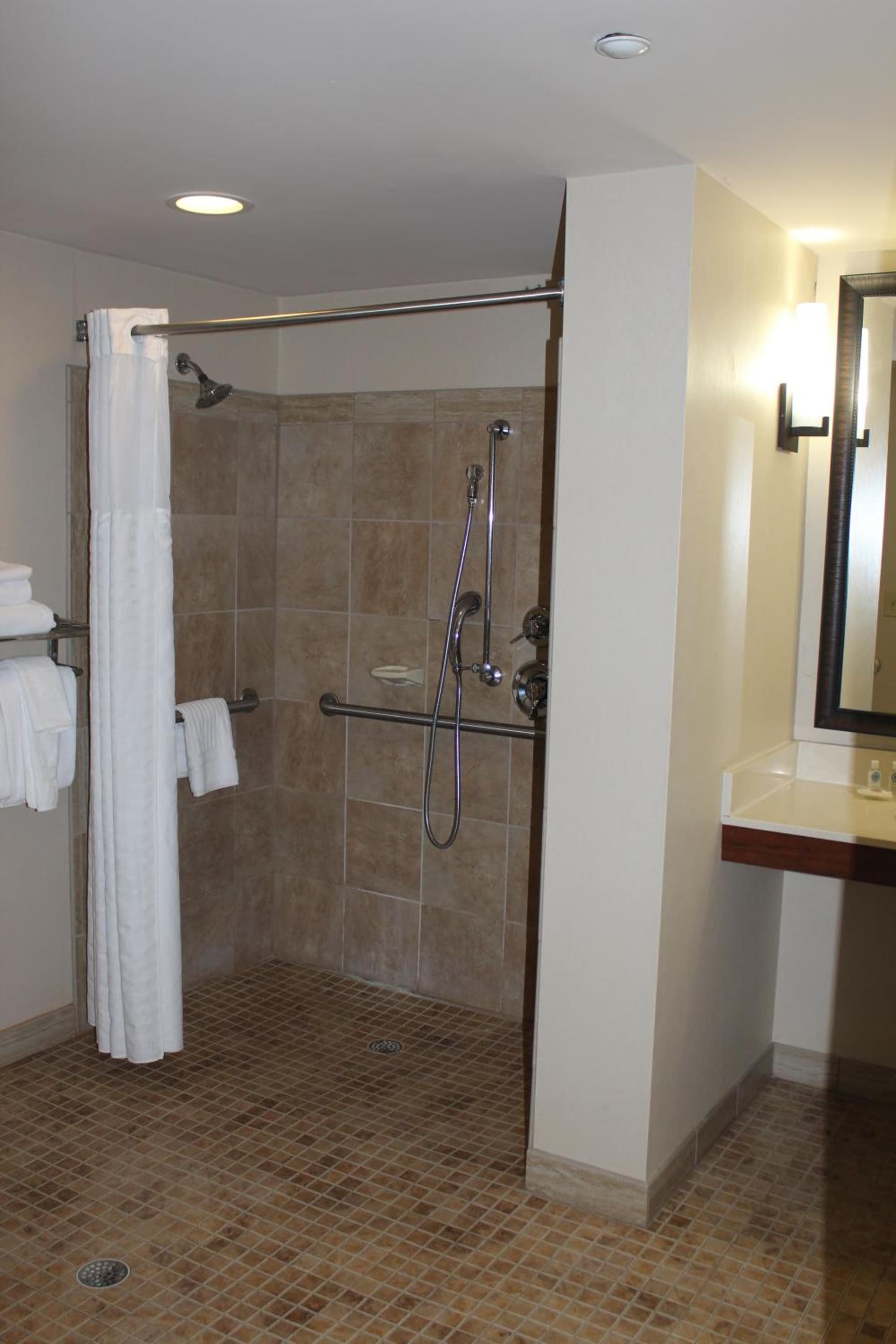 Comfort Suites Huntersville near Lake Norman gallery photo in Huntersville, NC — image 15
