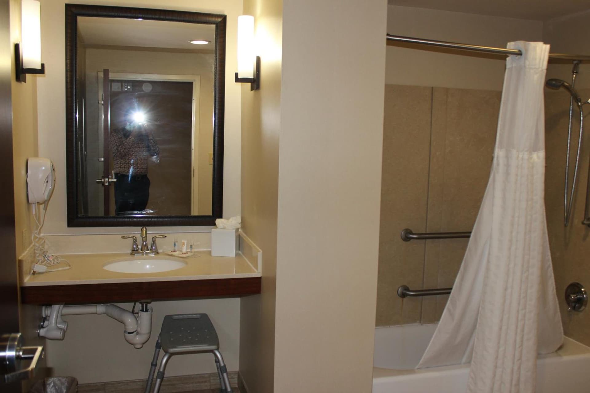 Comfort Suites Huntersville near Lake Norman gallery photo in Huntersville, NC — image 45