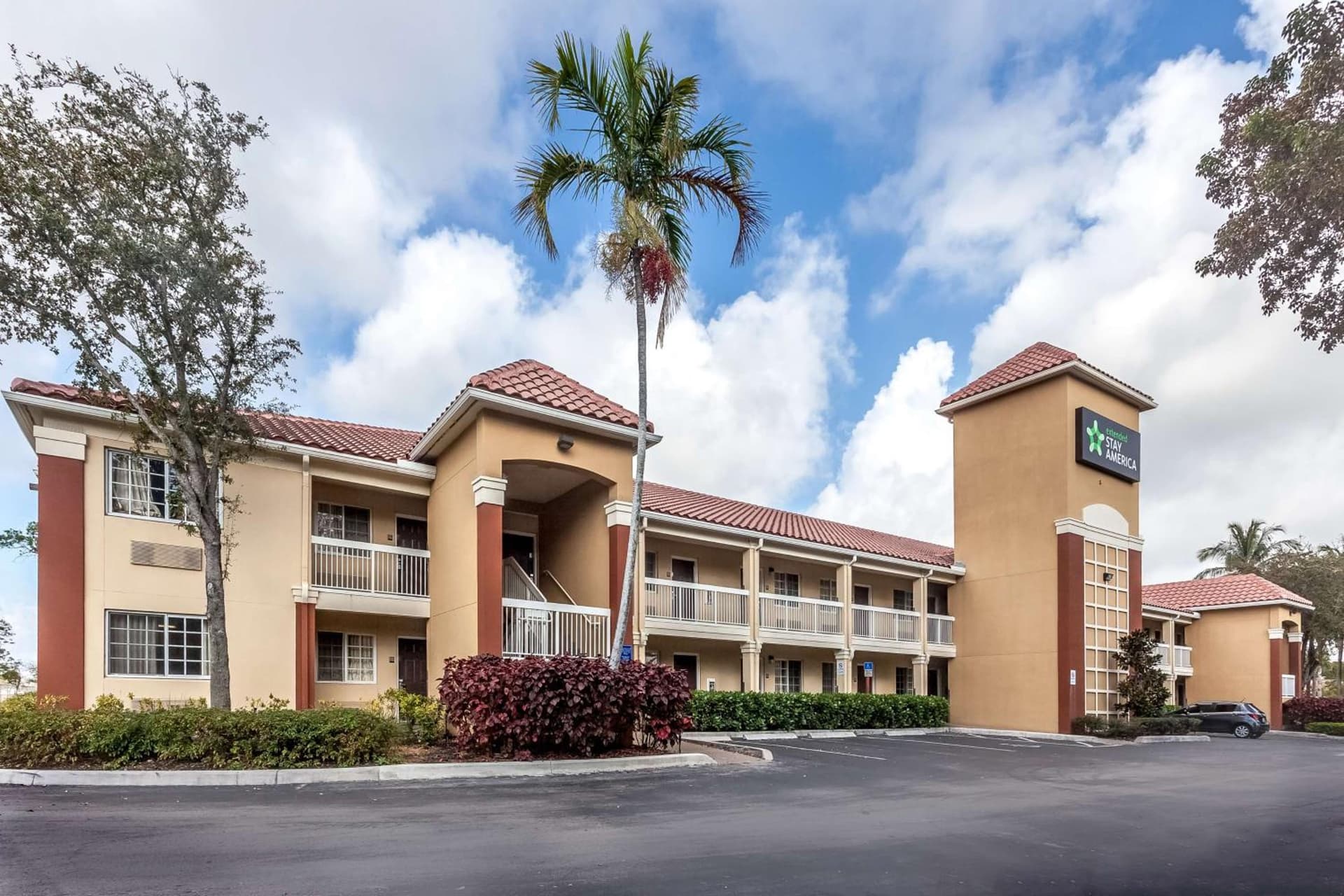 Extended Stay America Suites - Miami - Airport - Doral featured exterior or lobby in Miami, FL — similar hotel