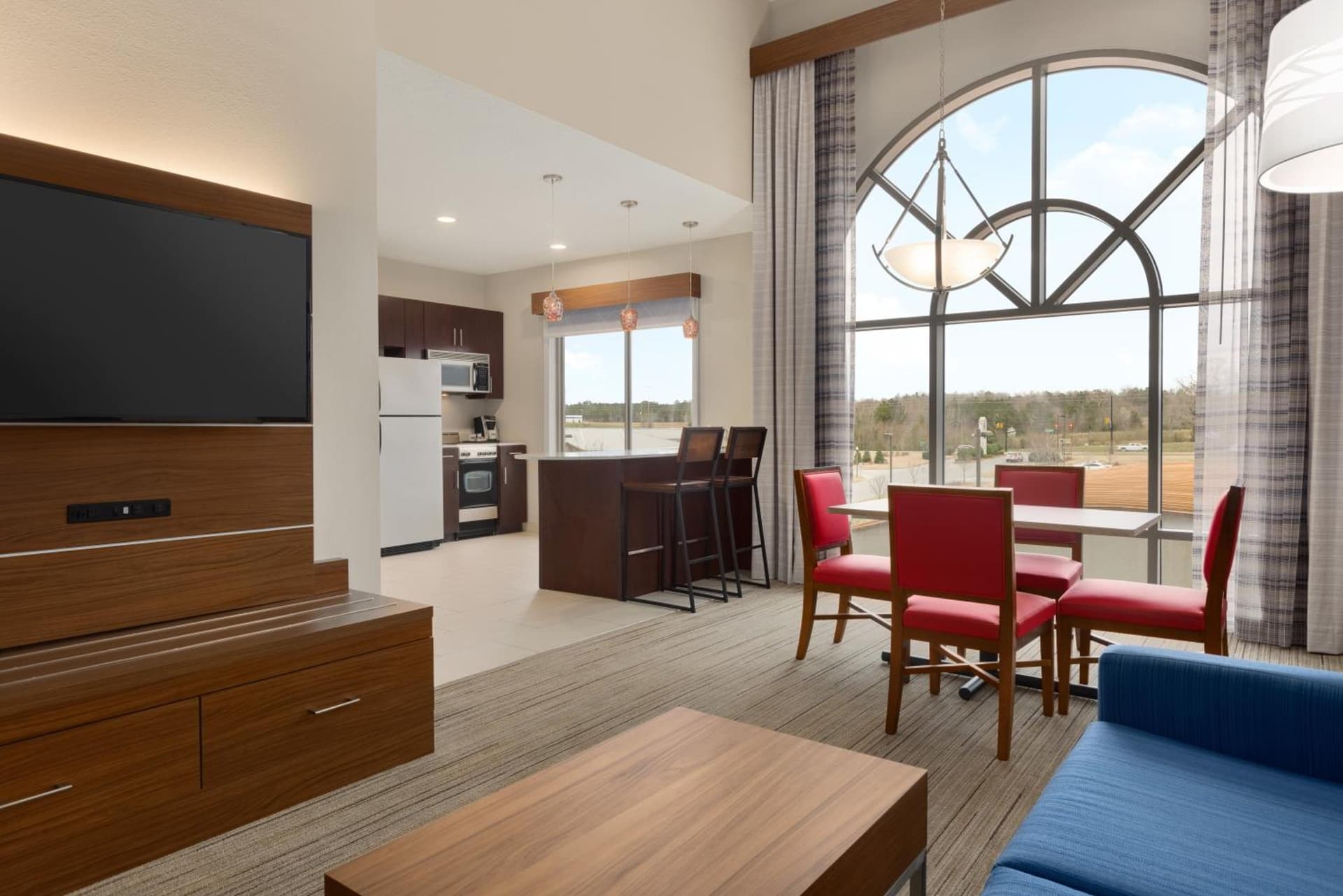 Holiday Inn Express Hotel & Suites Opelika Auburn by IHG gallery photo in Opelika, AL — image 103