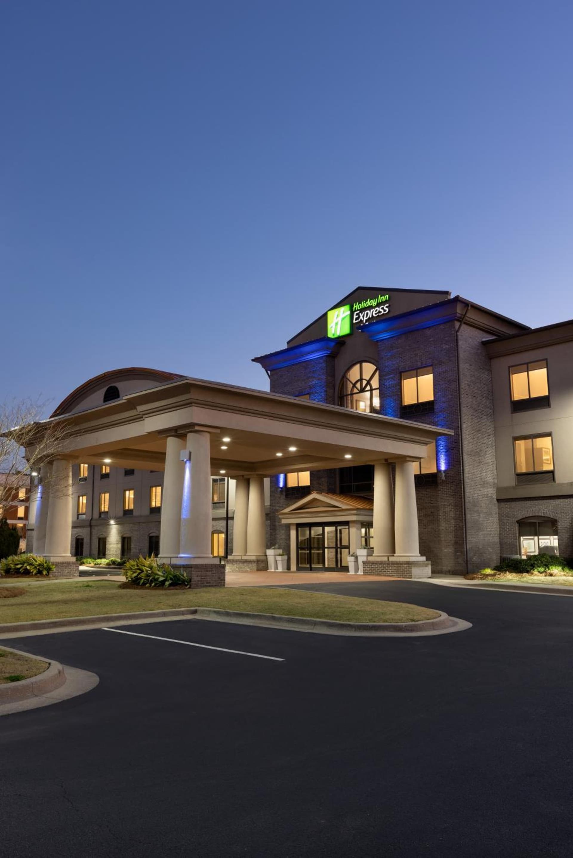 Holiday Inn Express Hotel & Suites Opelika Auburn by IHG interior in Opelika, AL — gallery photo 2