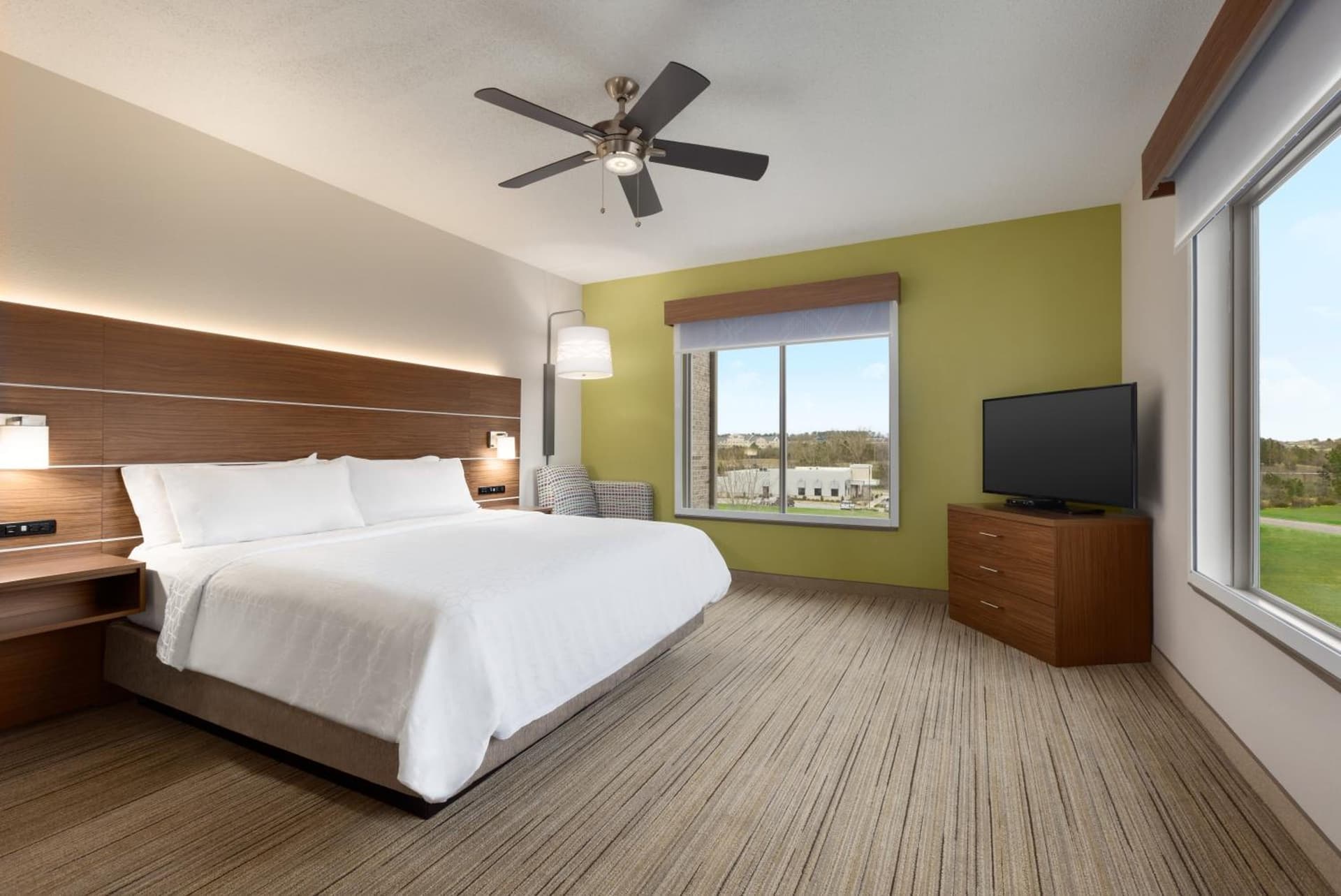 Holiday Inn Express Hotel & Suites Opelika Auburn by IHG gallery photo in Opelika, AL — image 94
