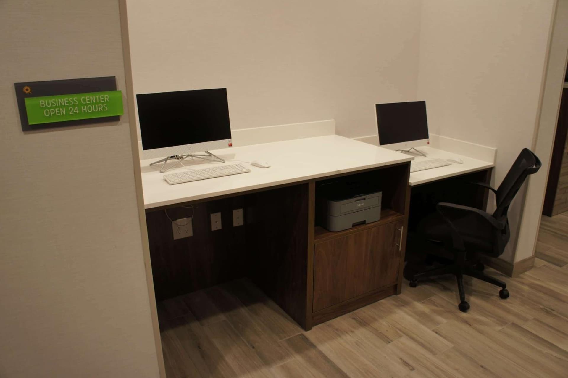 La Quinta Inn & Suites by Wyndham Littleton-Red Rocks gallery photo in Littleton, CO — image 11