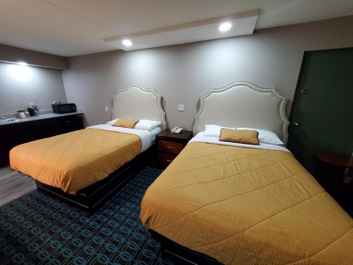 Scottish Inns & Suites interior in Springdale, AR — gallery photo 2