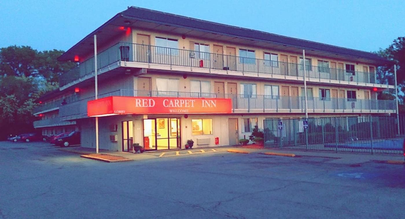 RED CARPET INN LOUISVILLE NORTH -Jeffersonville In interior in Jeffersonville, IN — gallery photo 2