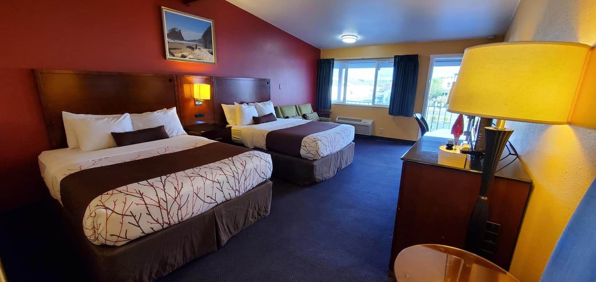 Olympic Inn & Suites interior in Aberdeen, WA — gallery photo 2