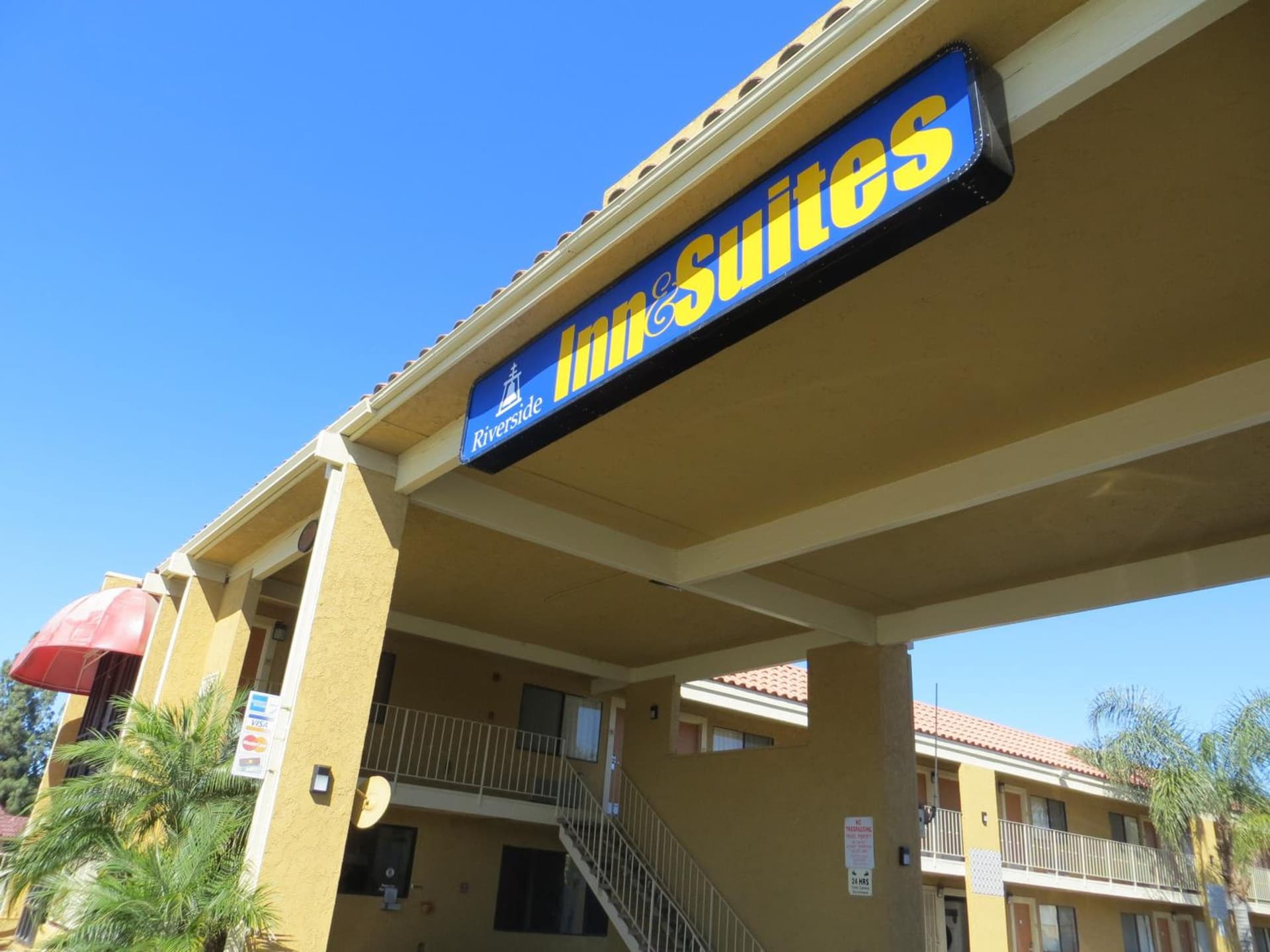 Riverside Inn & Suites interior in Riverside, CA — gallery photo 2