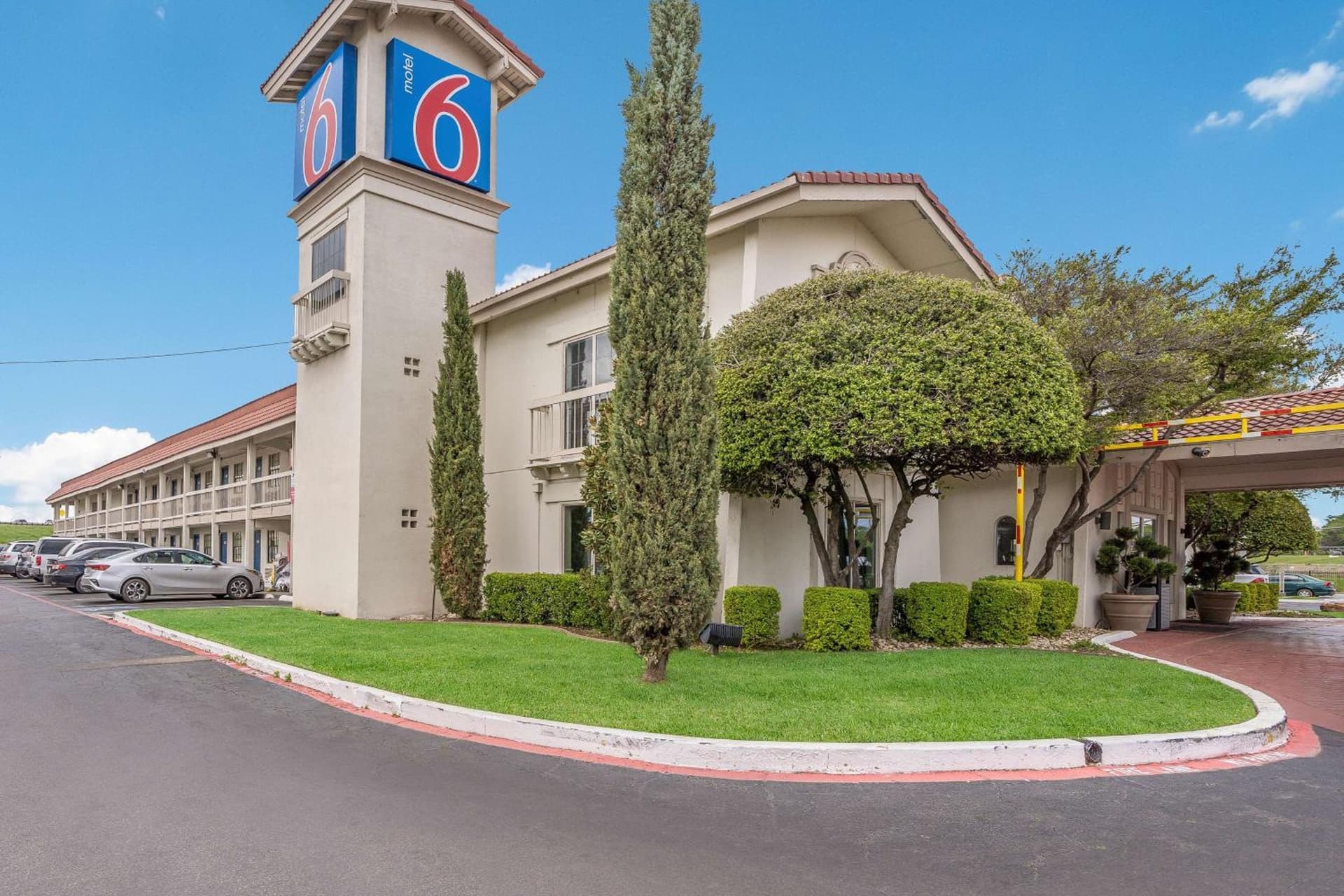 Motel 6-Dallas, TX - Market Center featured exterior or lobby in Dallas, TX — similar hotel
