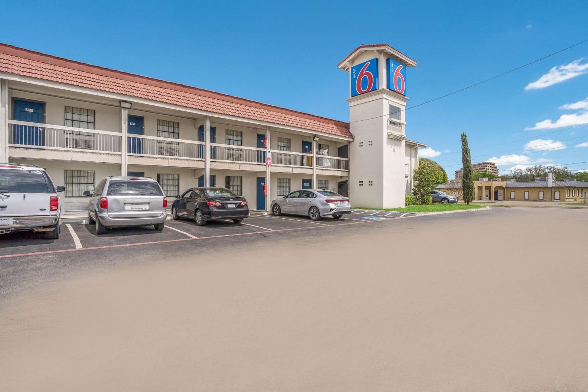 Motel 6-Dallas, TX - Market Center property views in Dallas, TX — gallery photo 3