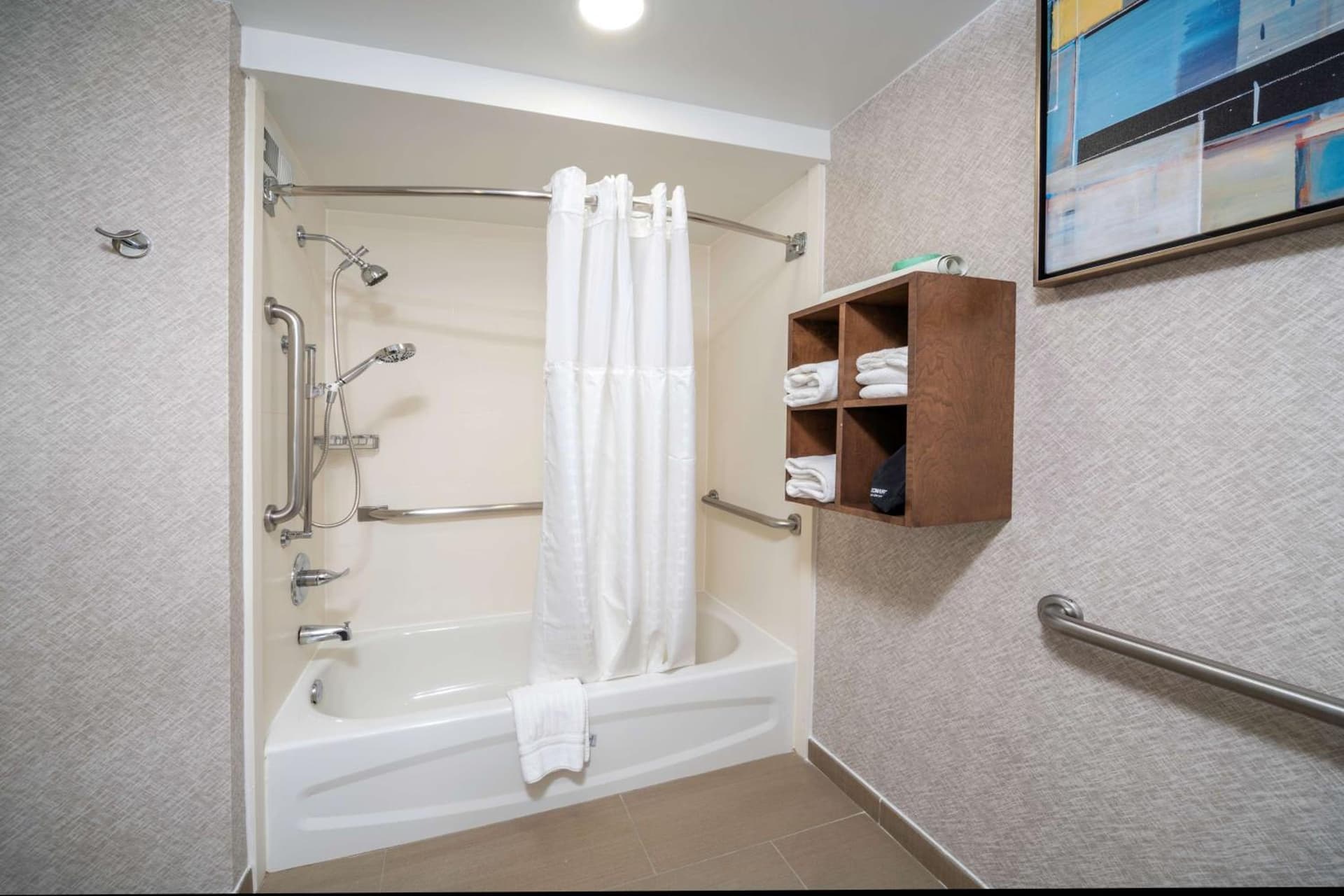 Best Western Plus Raleigh Crabtree Valley Hotel gallery photo in Raleigh, NC — image 7
