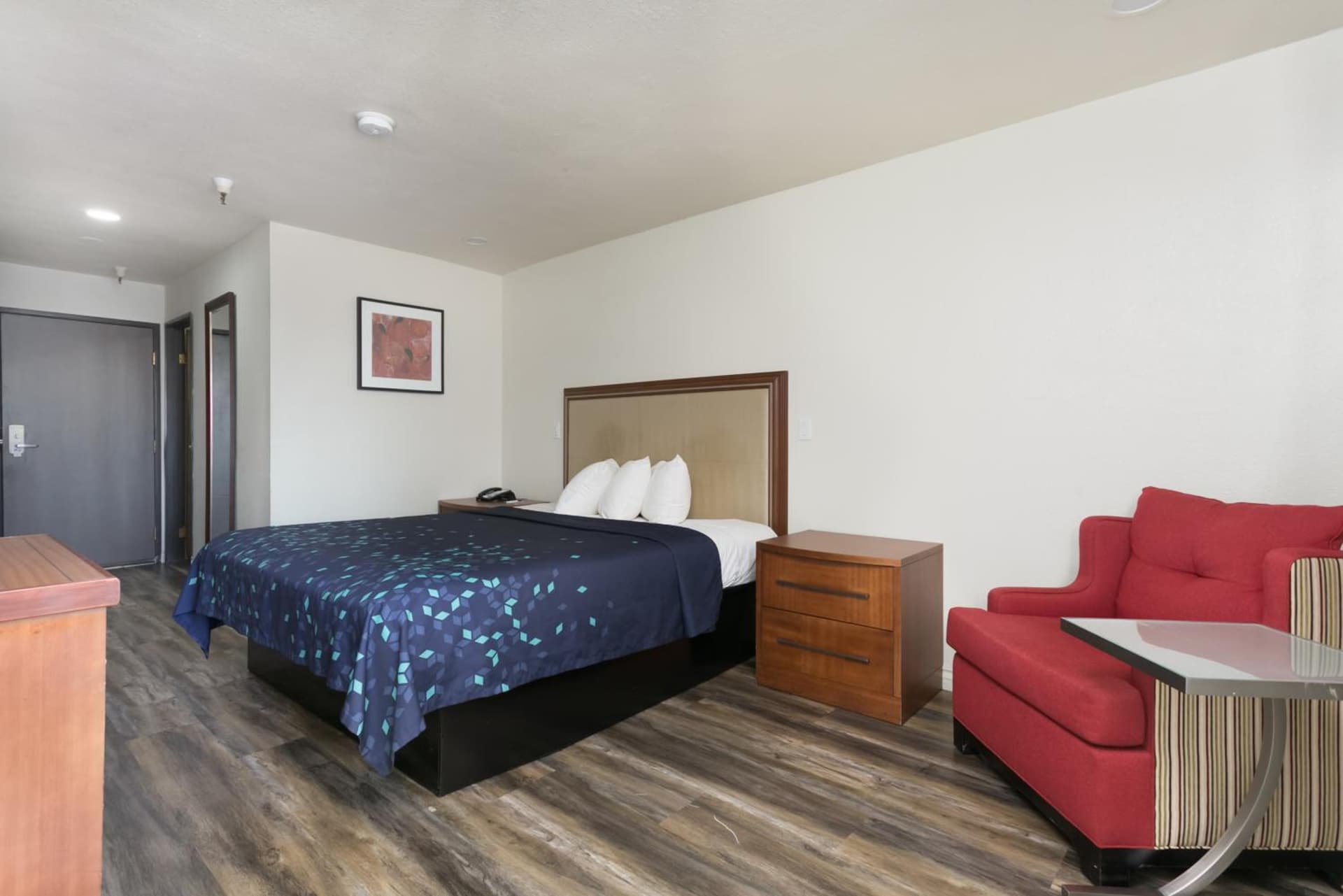Waterloo Inn interior in Stockton, CA — gallery photo 2
