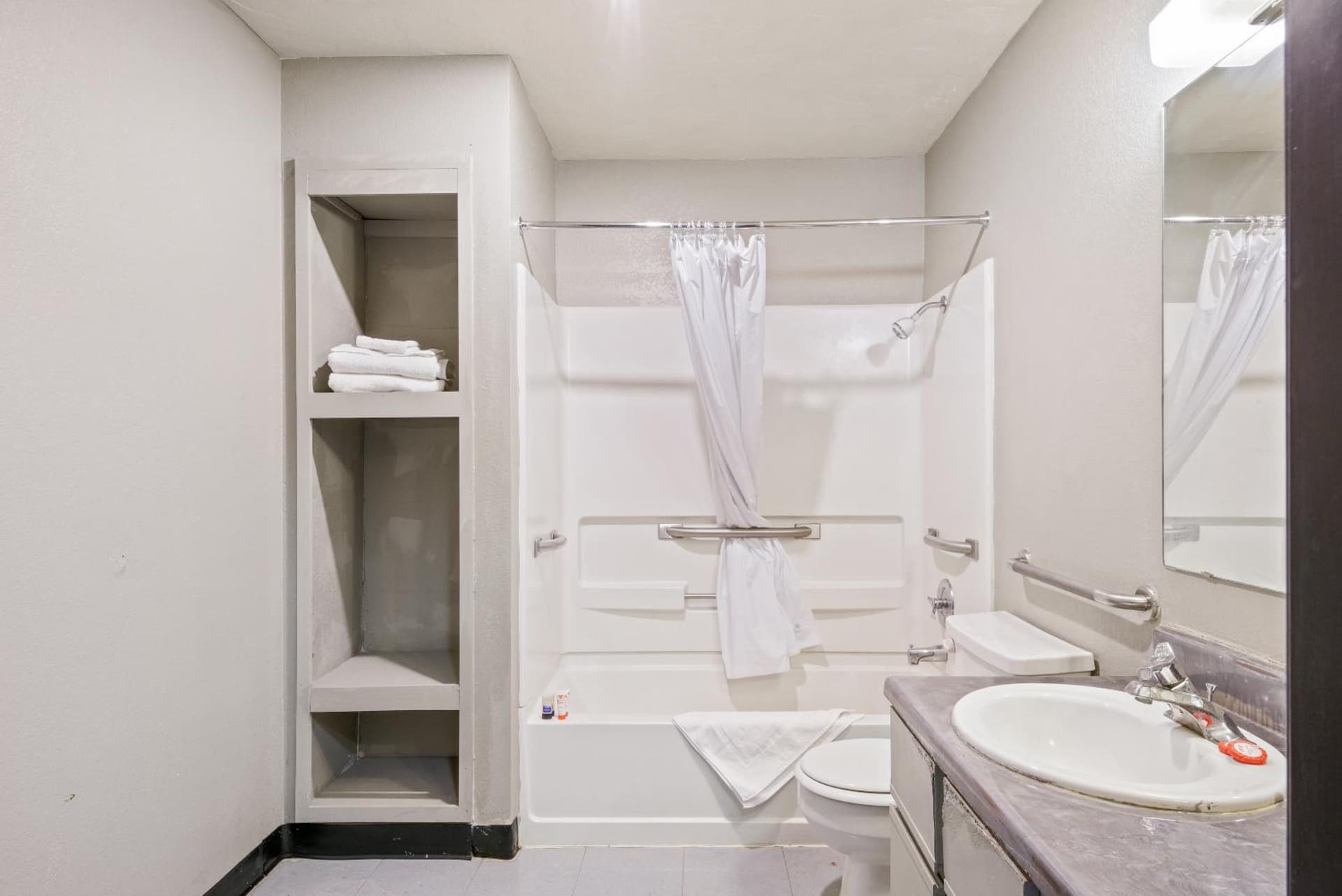 OYO Hotel Edmond - University of Central Oklahoma gallery photo in Edmond, OK — image 40