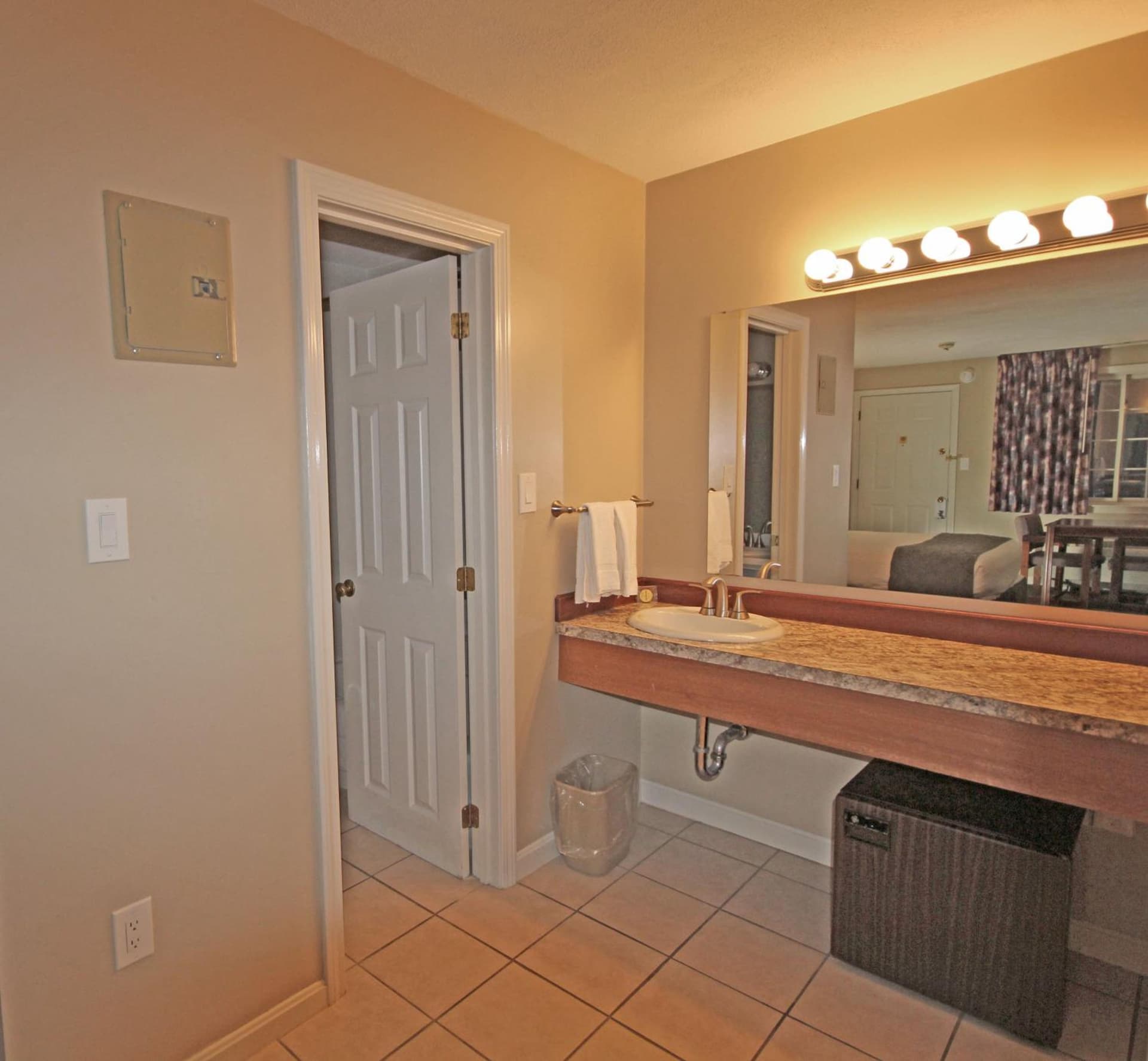 Park View Inn interior in Salem, MA — gallery photo 2