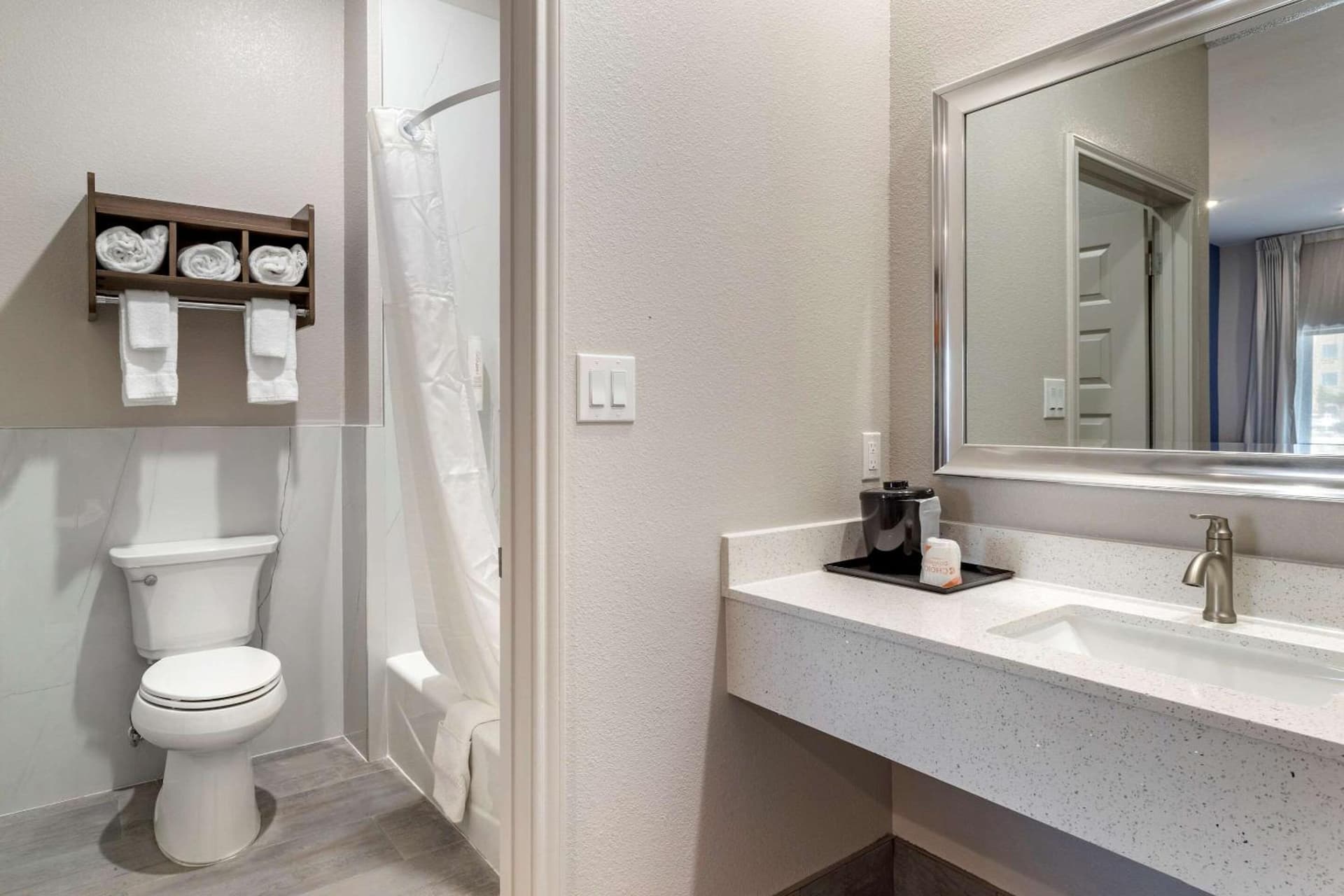 Clarion Pointe Port Arthur-Beaumont South gallery photo in Port Arthur, TX — image 12