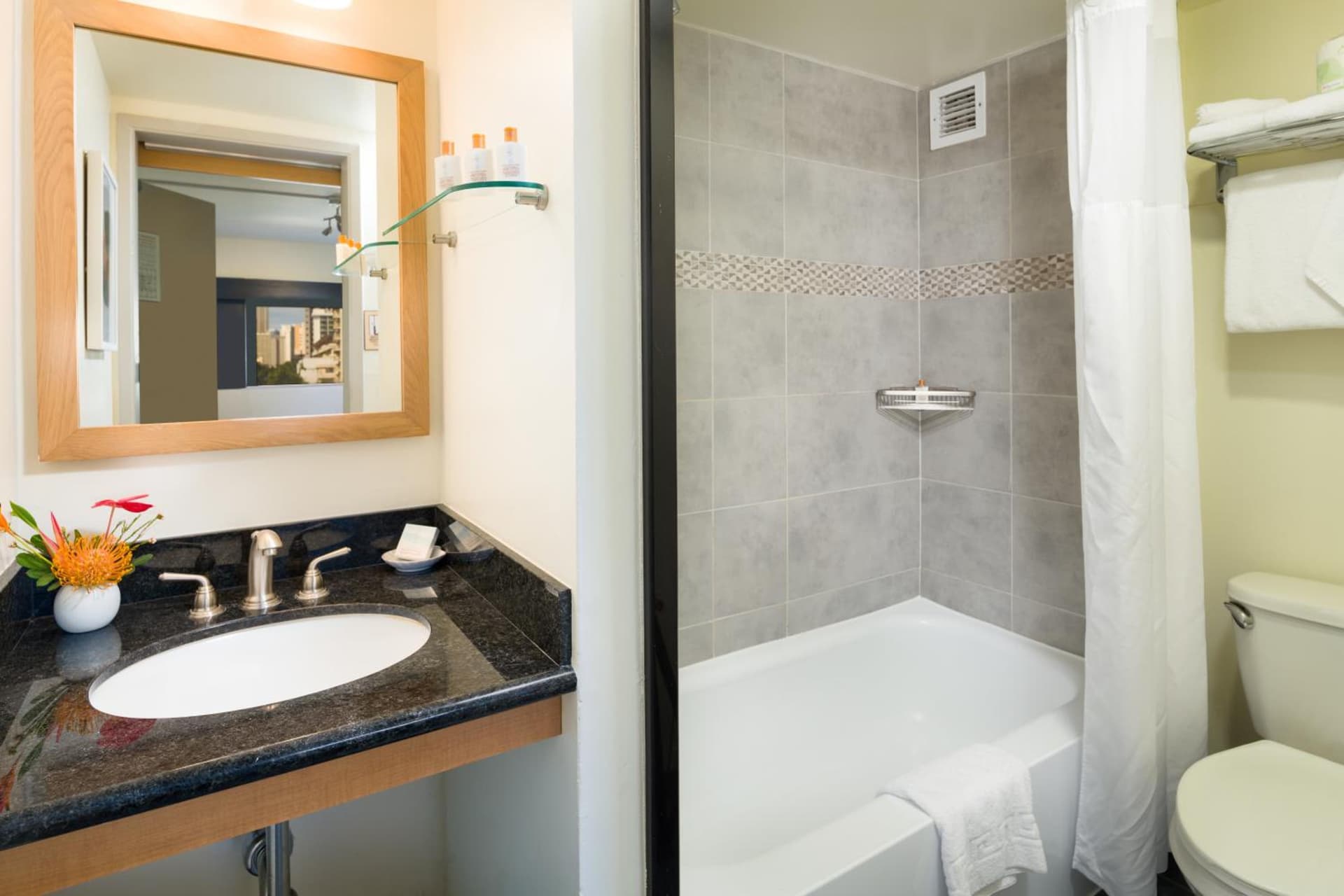 VIVE Hotel Waikiki gallery photo in Honolulu, HI — image 44
