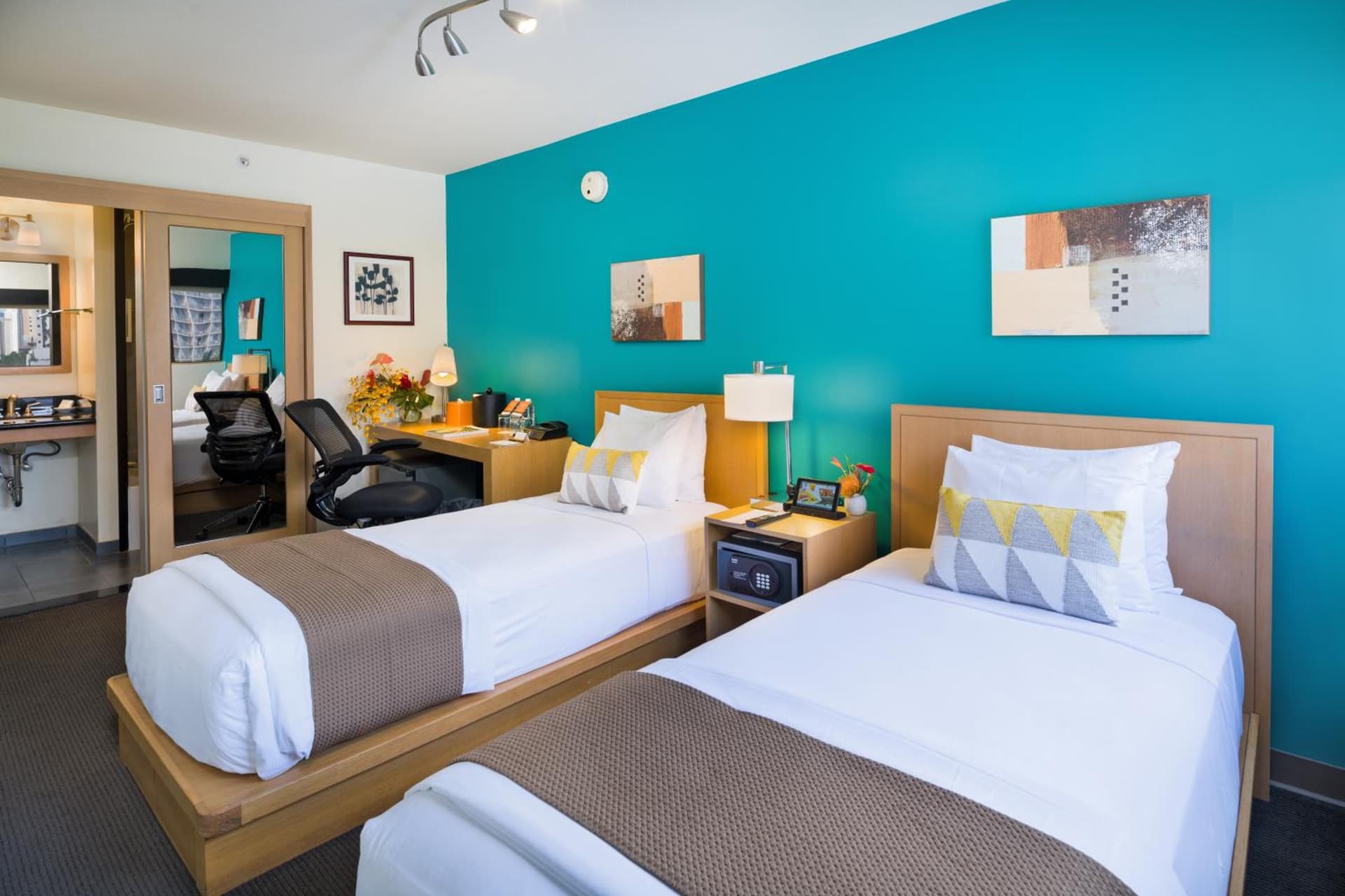 VIVE Hotel Waikiki gallery photo in Honolulu, HI — image 16