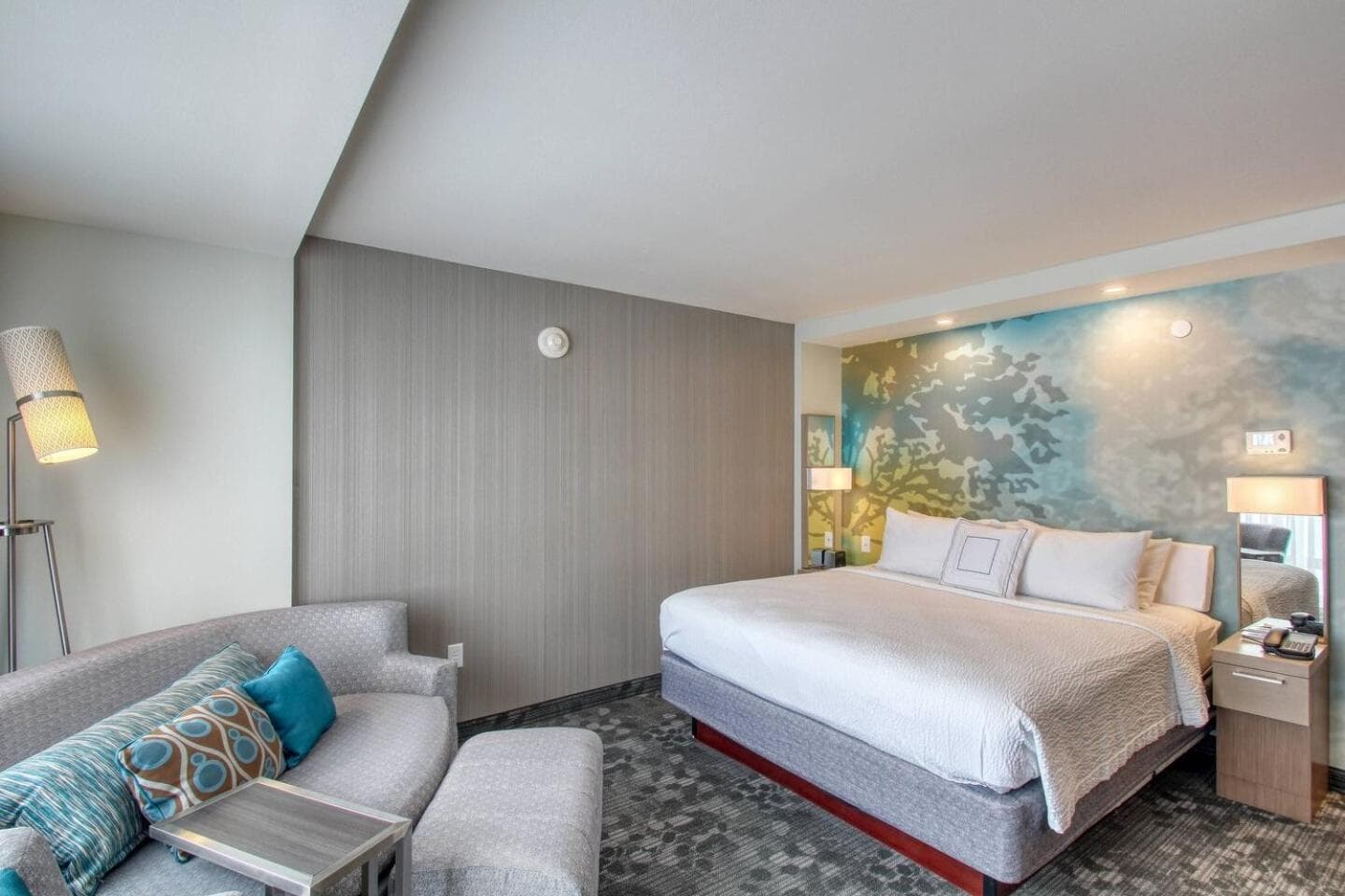 Courtyard by Marriott Fargo interior in Fargo, ND — gallery photo 2