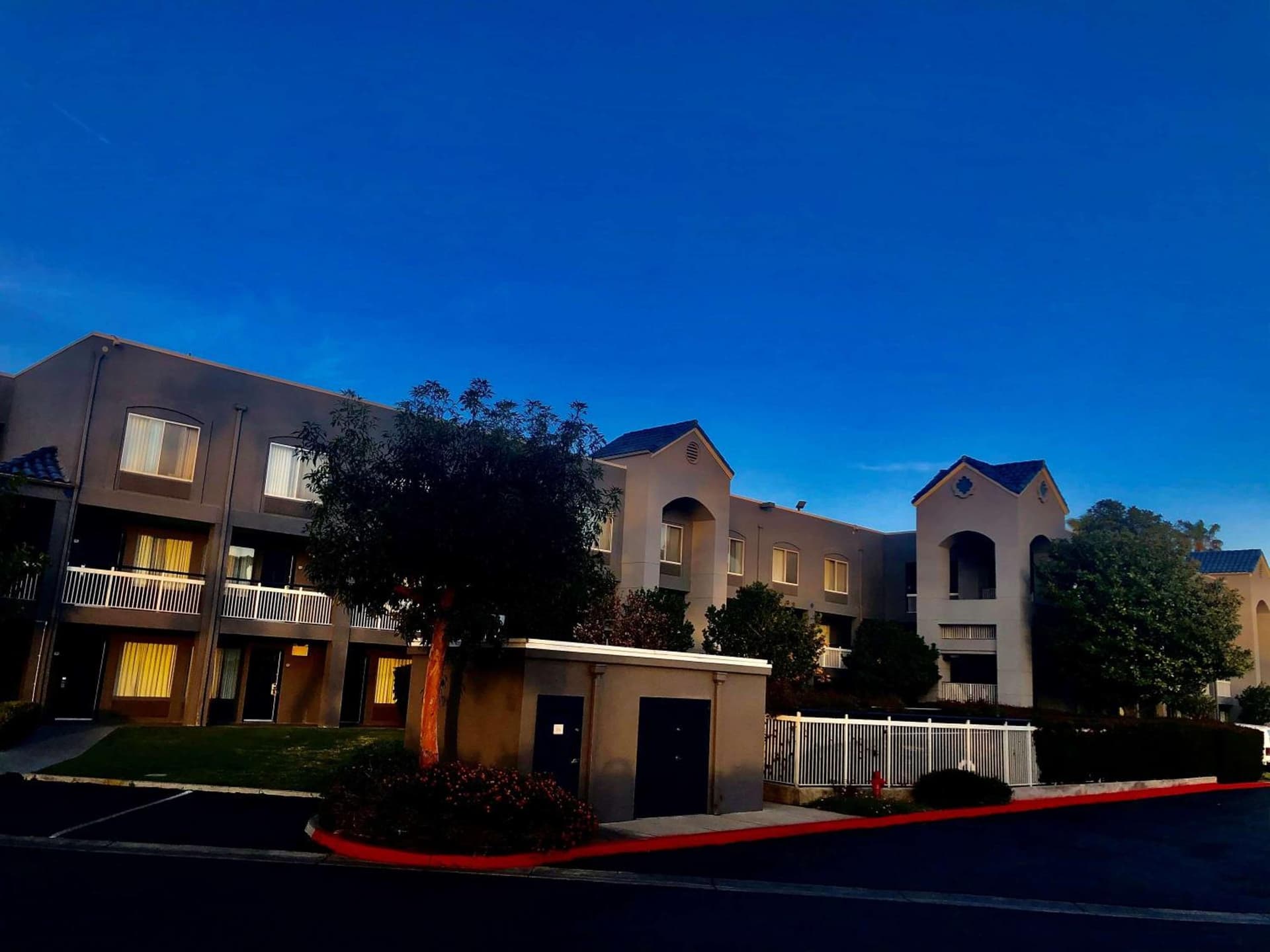 SureStay Hotel by Best Western Ontario Airport gallery photo in Ontario, CA — image 4