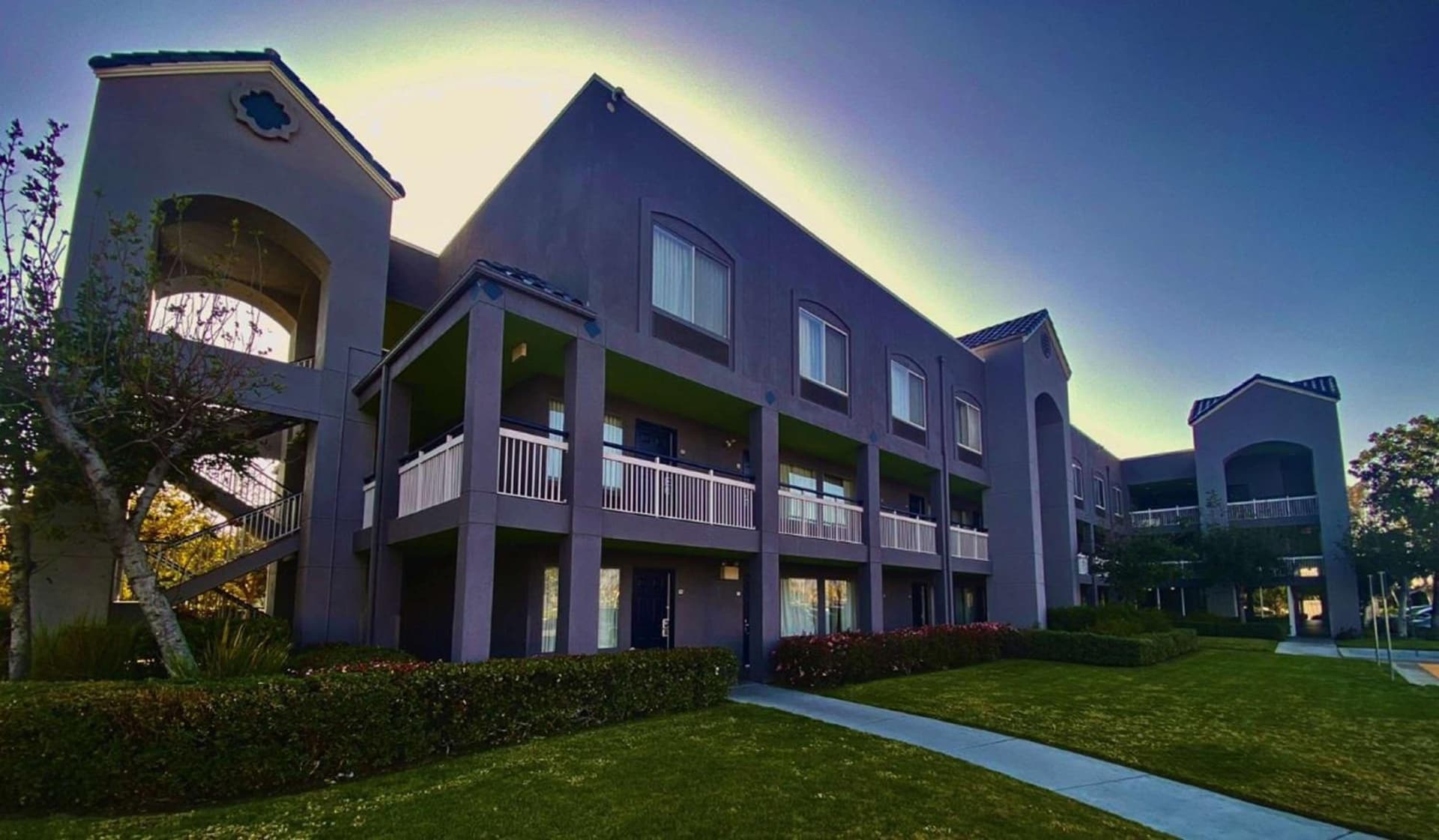SureStay Hotel by Best Western Ontario Airport gallery photo in Ontario, CA — image 9