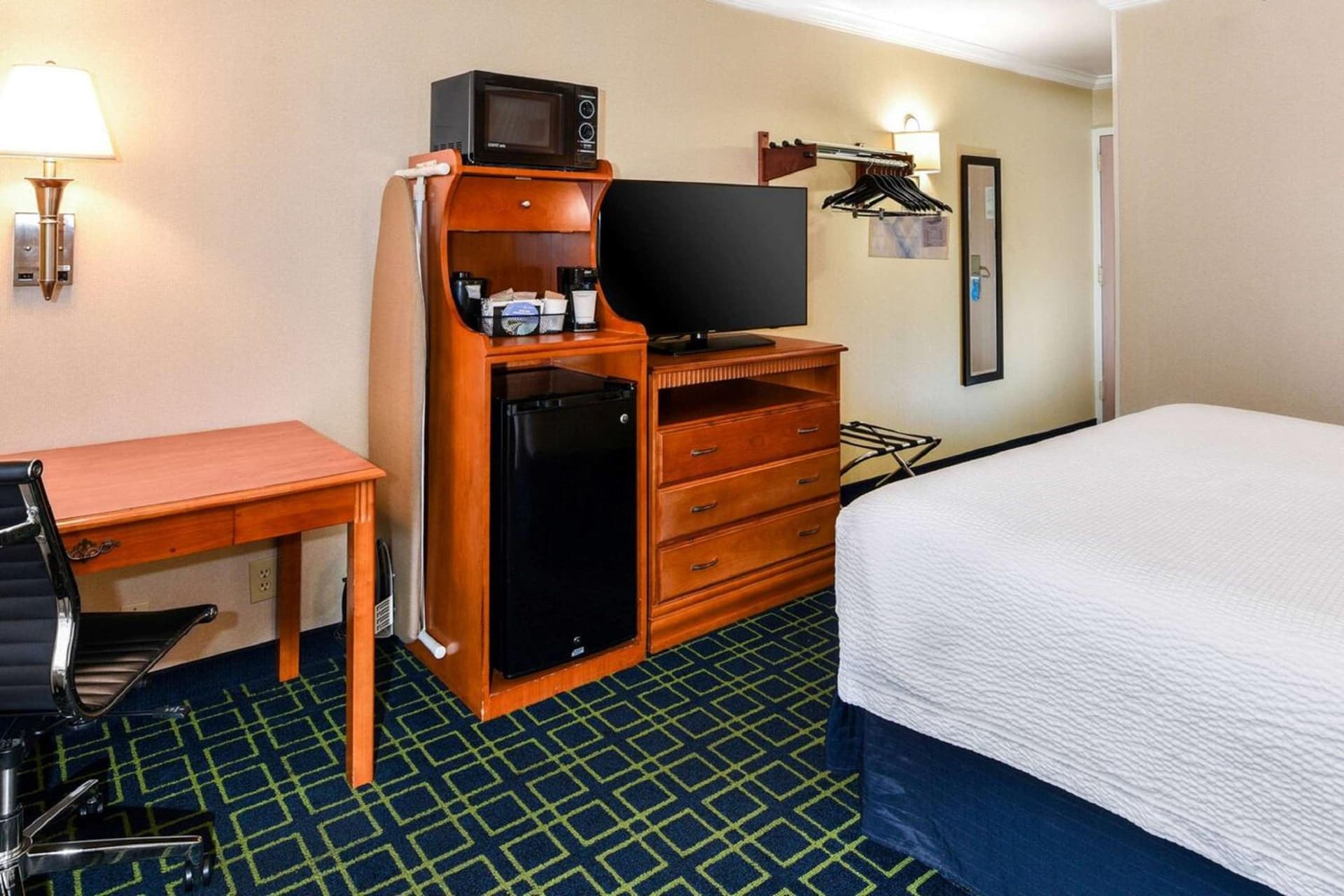 SureStay Hotel by Best Western Ontario Airport gallery photo in Ontario, CA — image 5