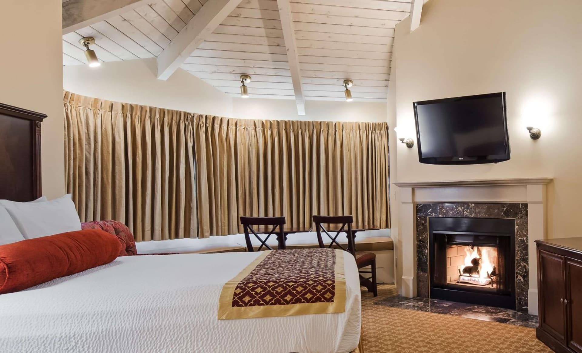 Victorian Inn gallery photo in Monterey, CA — image 10