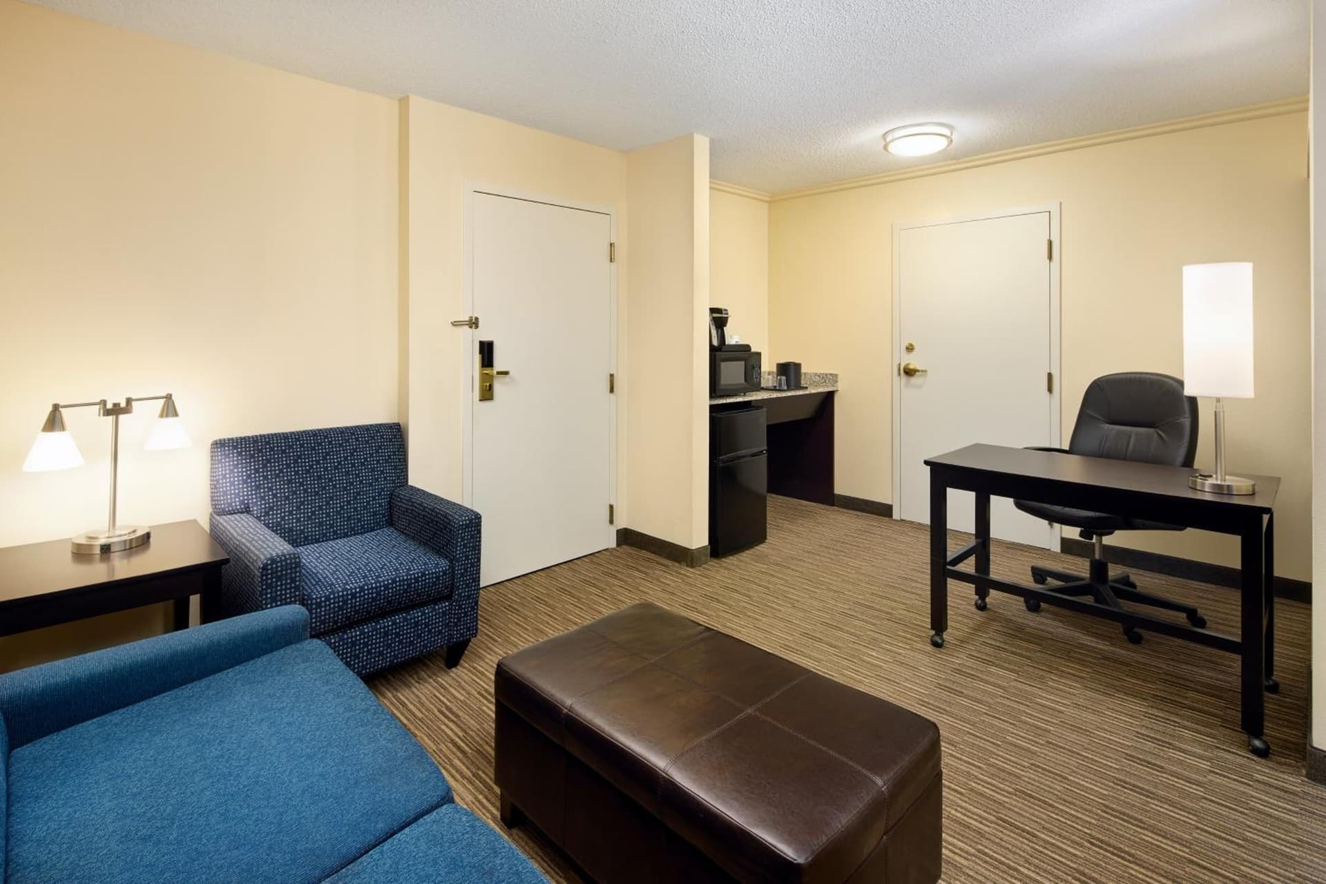 Holiday Inn Express & Suites Alpharetta by IHG interior in Alpharetta, GA — gallery photo 2