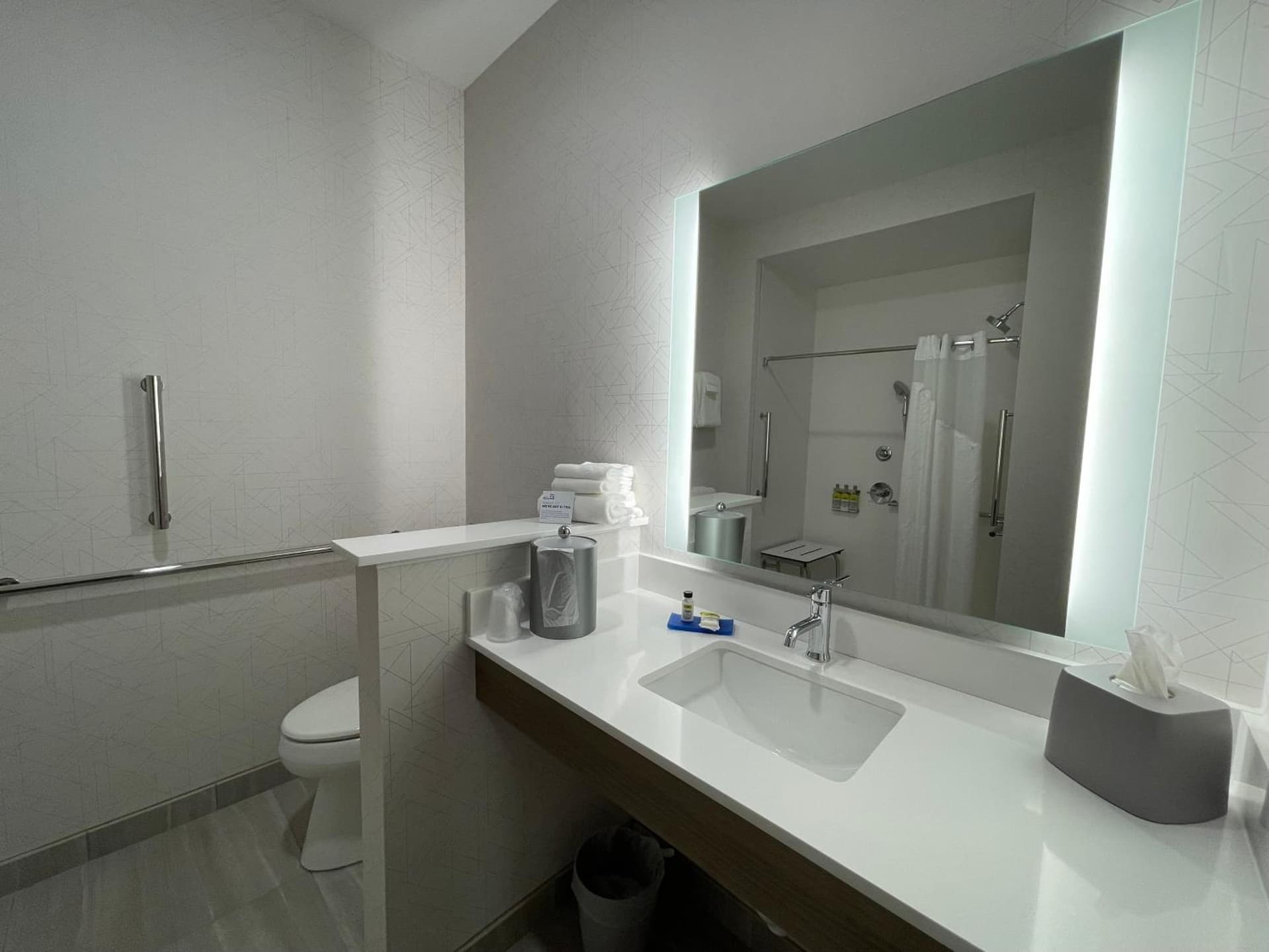 Holiday Inn Express & Suites - Ft. Smith - Airport by IHG gallery photo in Fort Smith, AR — image 42