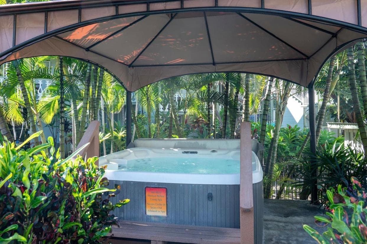 Hale Moana, Unit #110 Kona Islander Inn interior in Kailua-Kona — gallery photo 2
