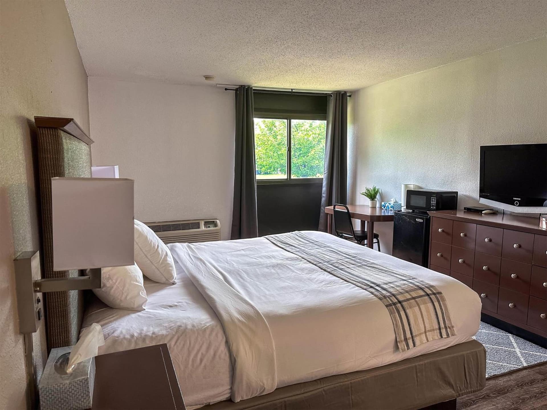 Motel 6 Rochester, NY - Airport gallery photo in Rochester, NY — image 10