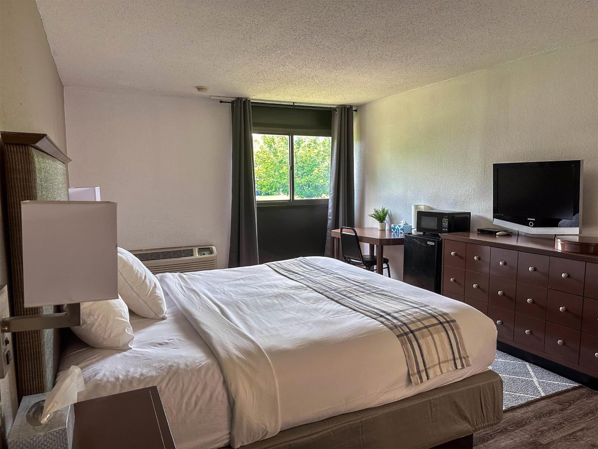 Motel 6 Rochester, NY - Airport gallery photo in Rochester, NY — image 9