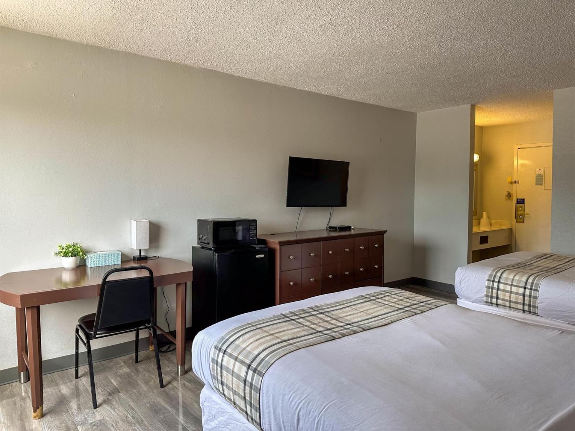 Motel 6 Rochester, NY - Airport gallery photo in Rochester, NY — image 16