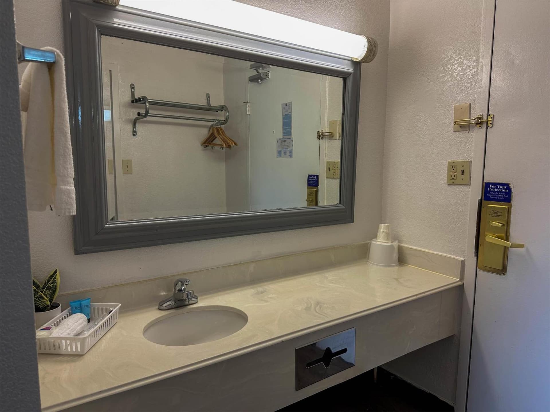 Motel 6 Rochester, NY - Airport gallery photo in Rochester, NY — image 30