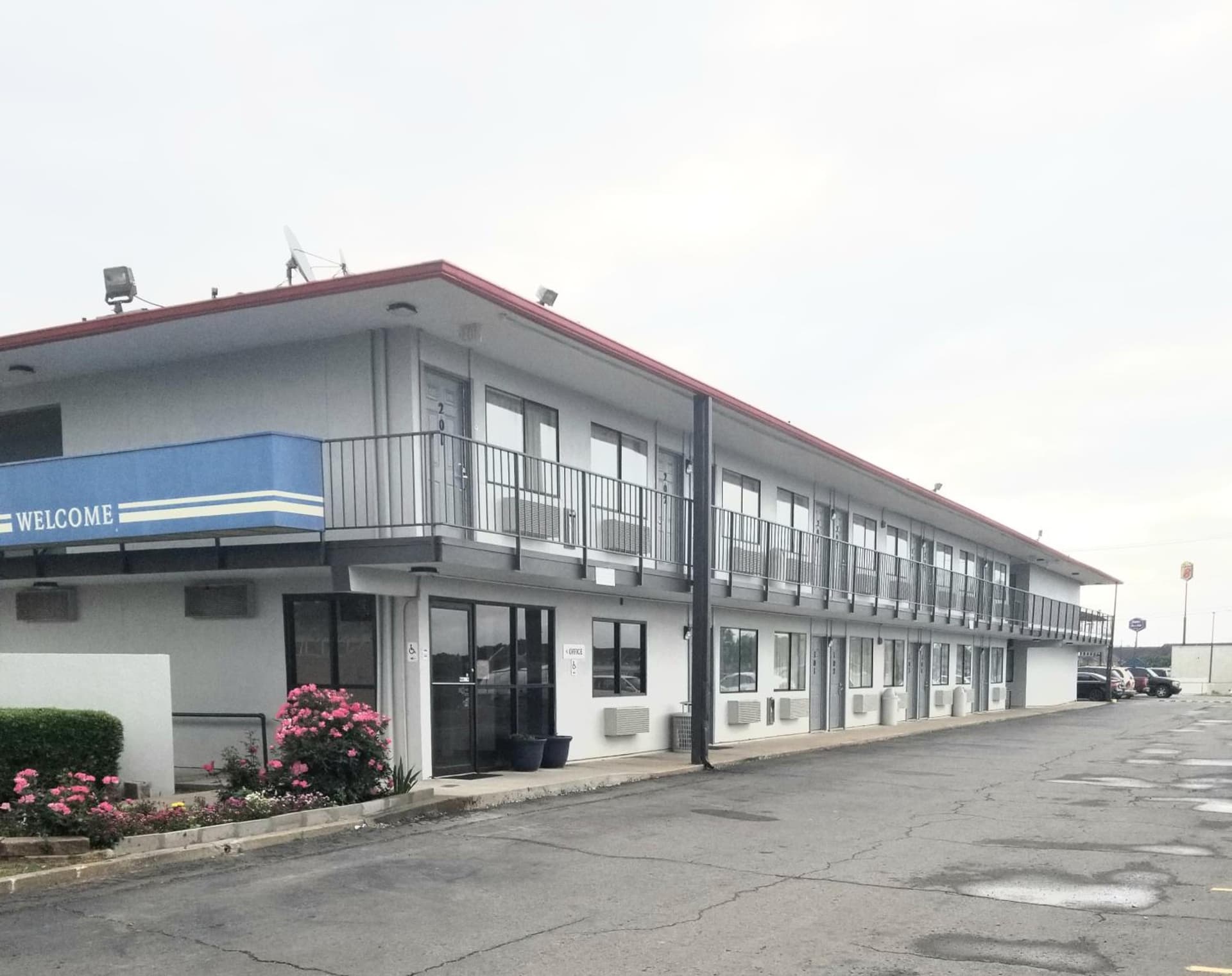 Skyline Inn featured exterior or lobby in Conway, AR — similar hotel