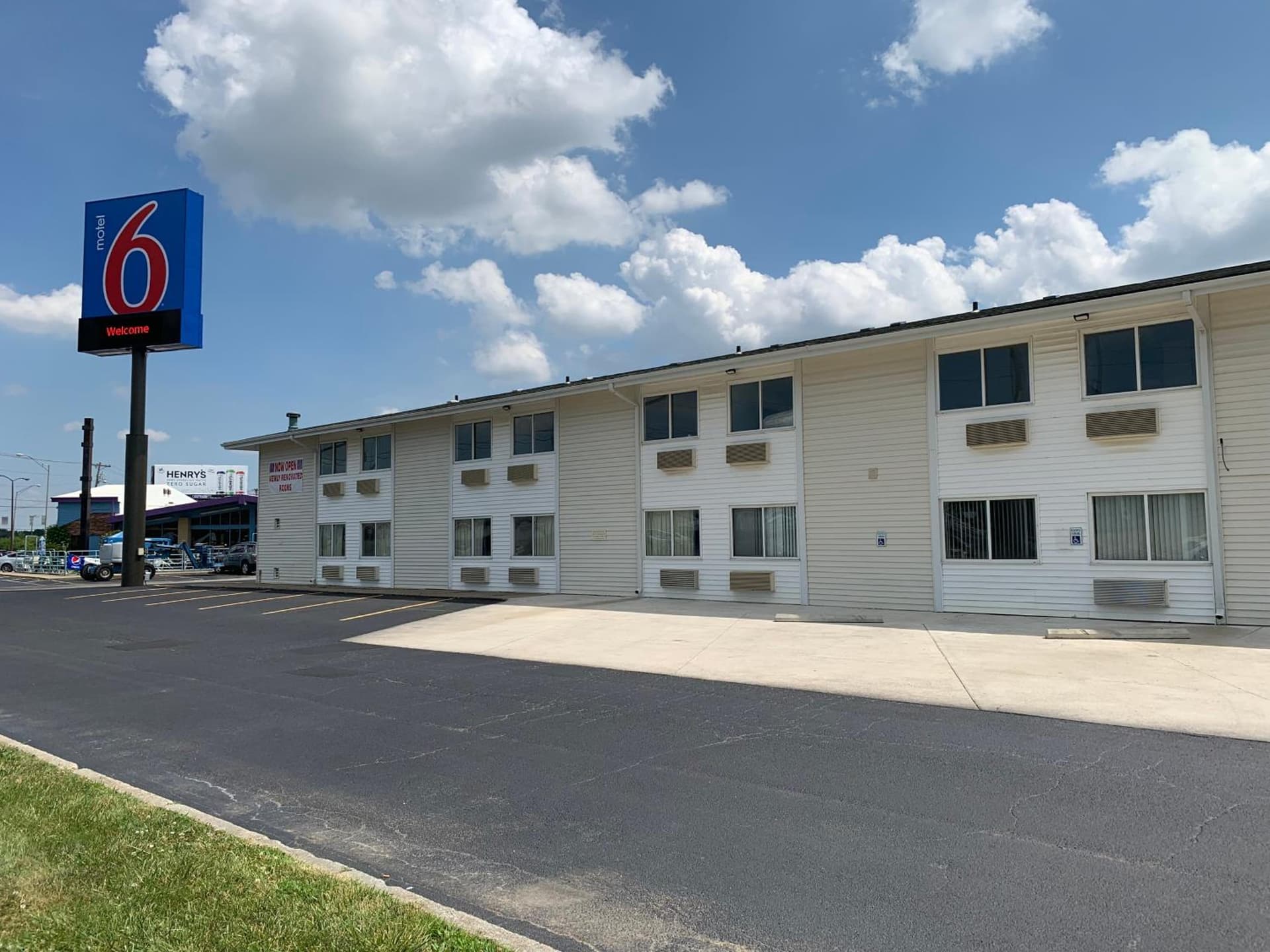 Motel 6-Fort Wayne, IN featured exterior or lobby in Fort Wayne, IN — similar hotel